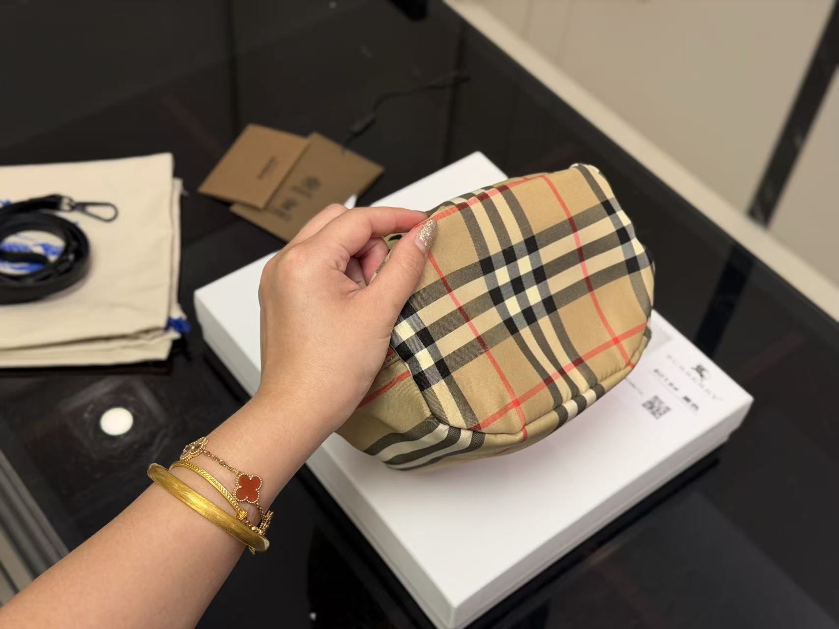 BURBERRY チェック柄バケットバッグ【50％割引+送料無料】