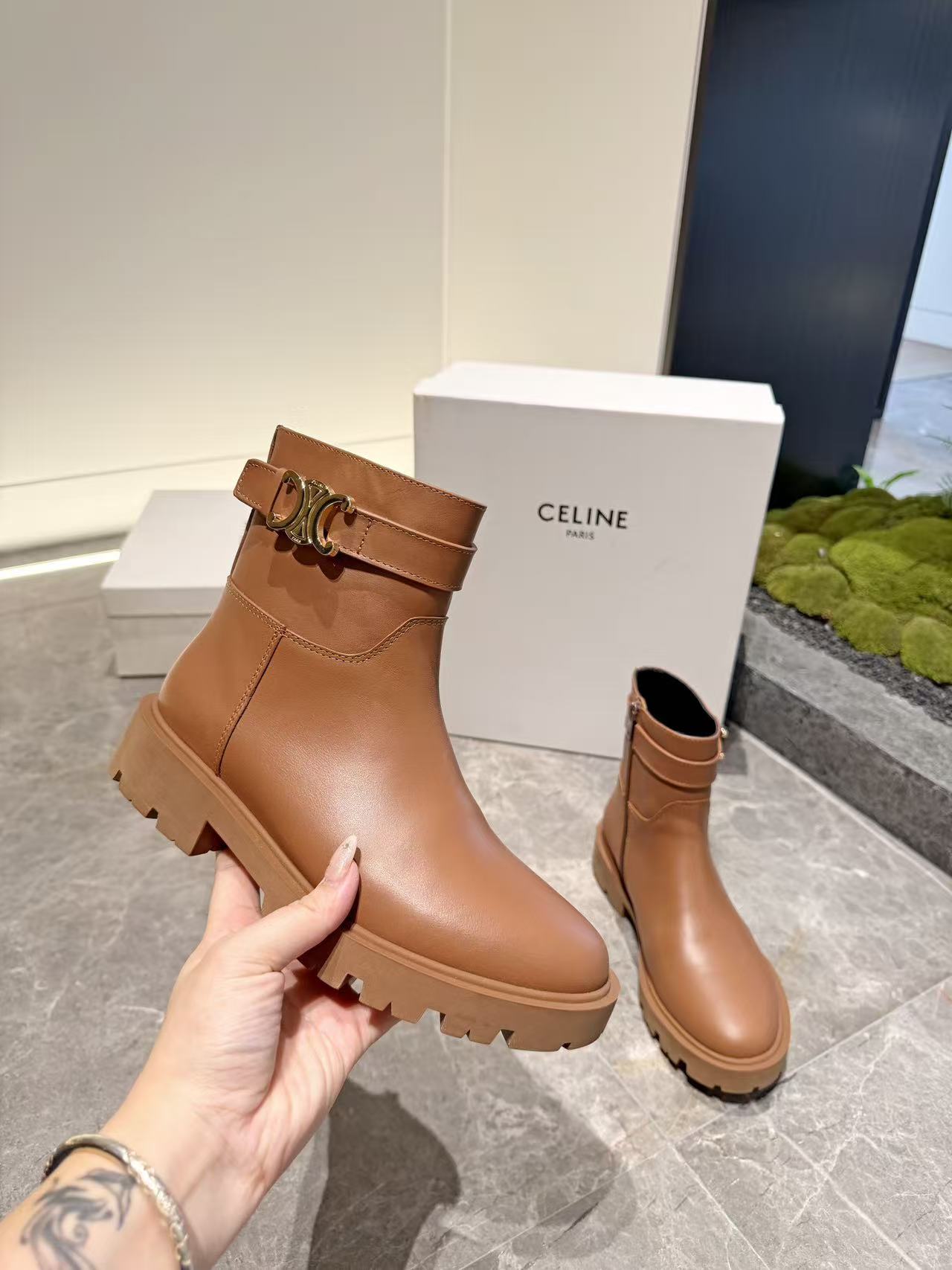 CELINE 高品質シープスキン・ショートブーツ【50％割引+送料無料】