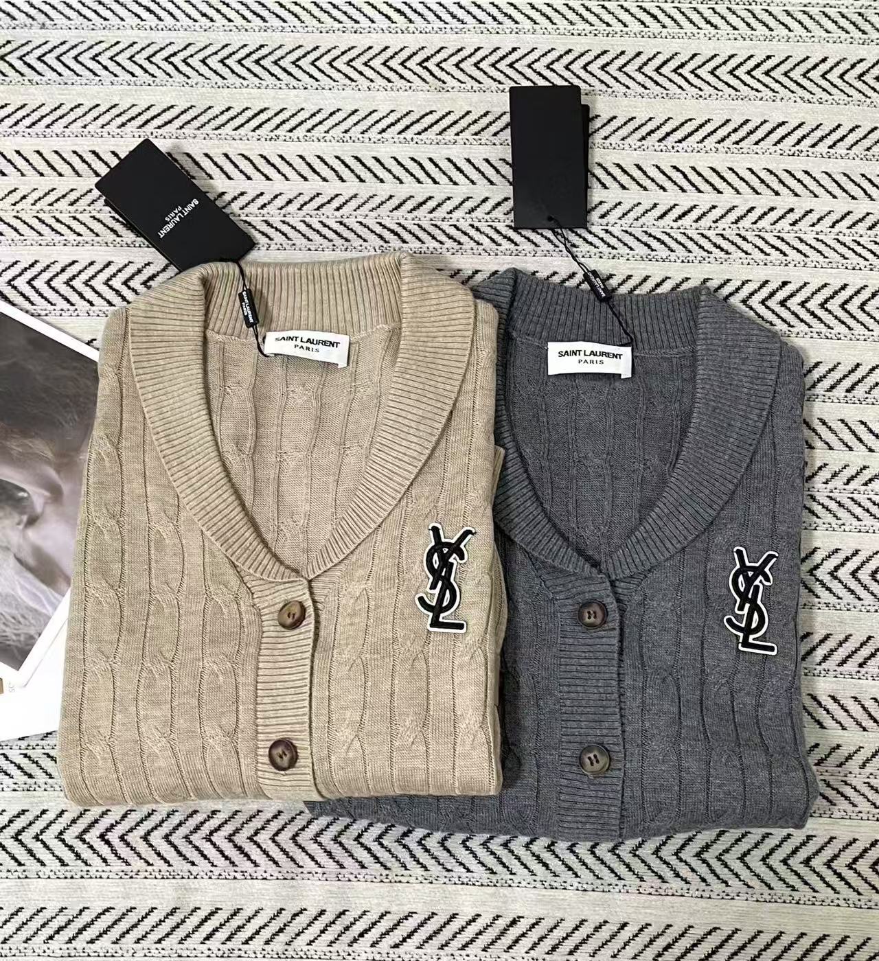 YSL シンプルロゴボタン ウールカーディガン【50％割引+送料無料】