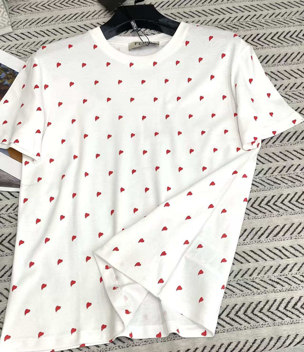 FENDI レッドハートTシャツ【50％割引+送料無料】