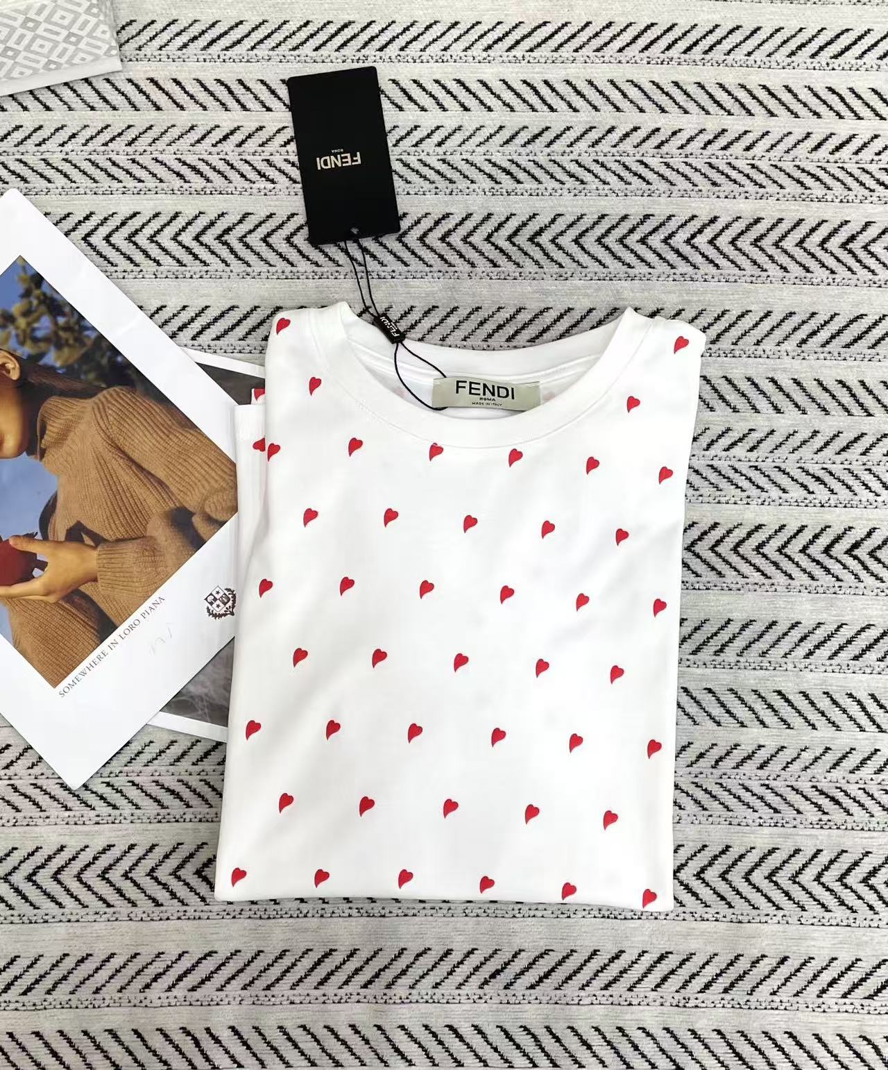 FENDI レッドハートTシャツ【50％割引+送料無料】