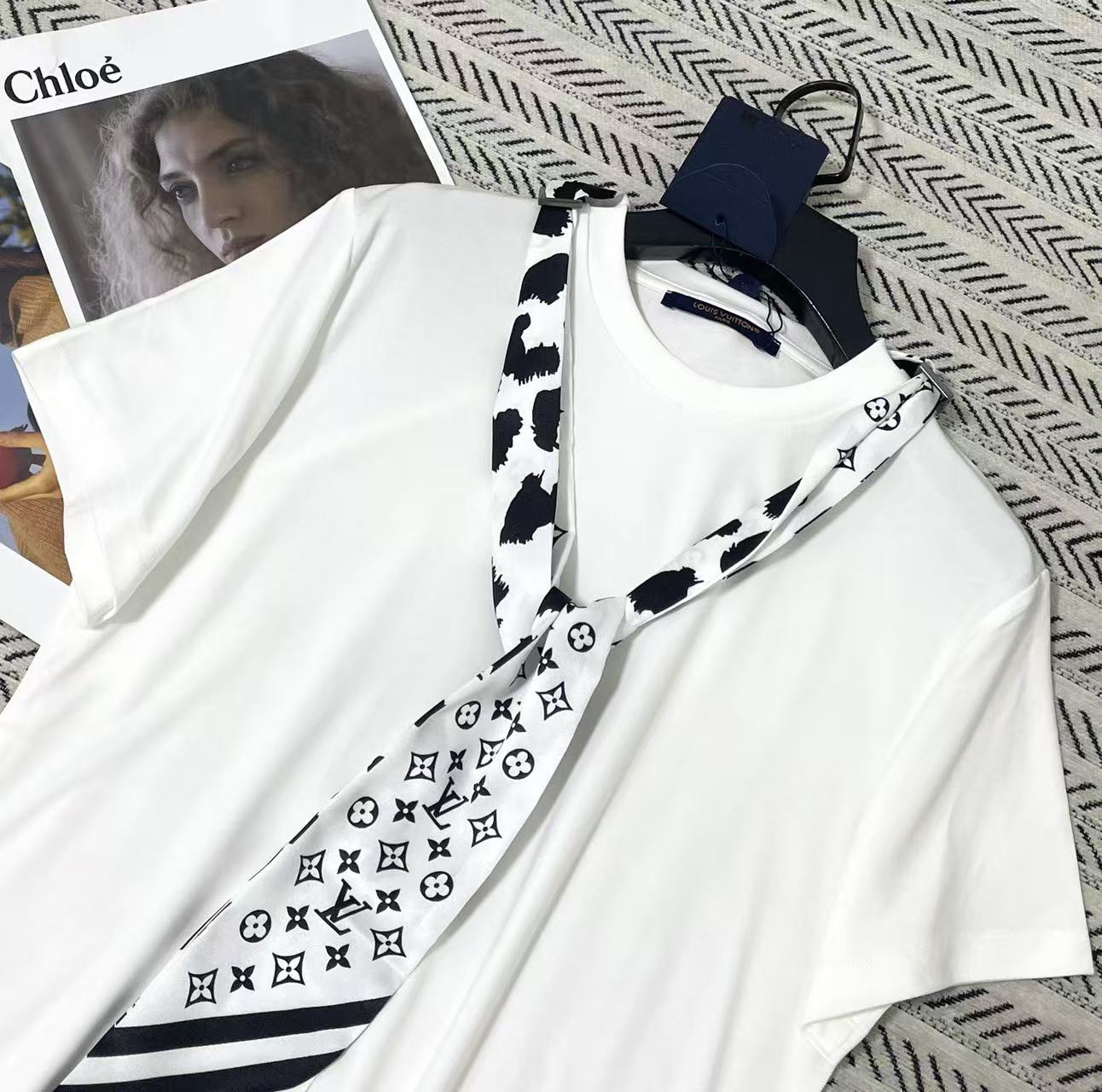 LVのストール＋Tシャツ【50％割引+送料無料】