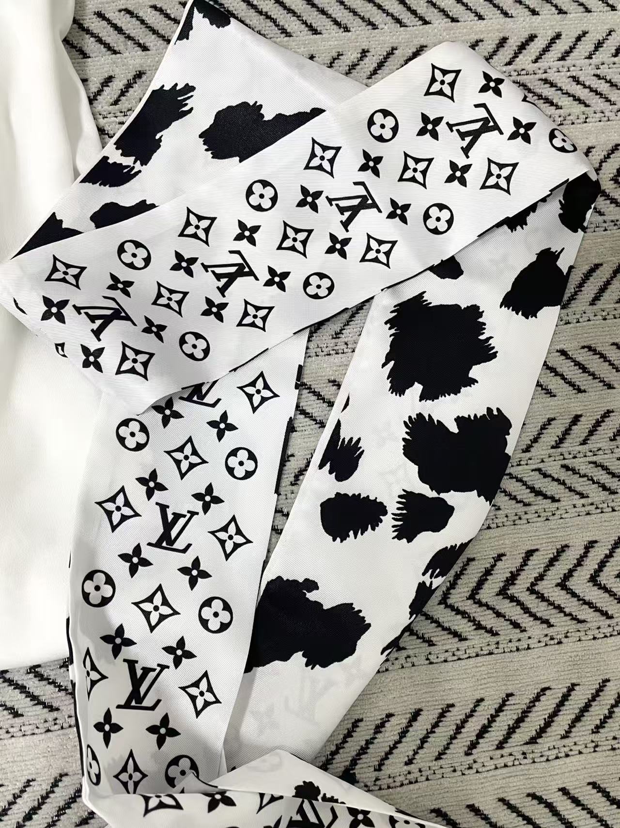 LVのストール＋Tシャツ【50％割引+送料無料】
