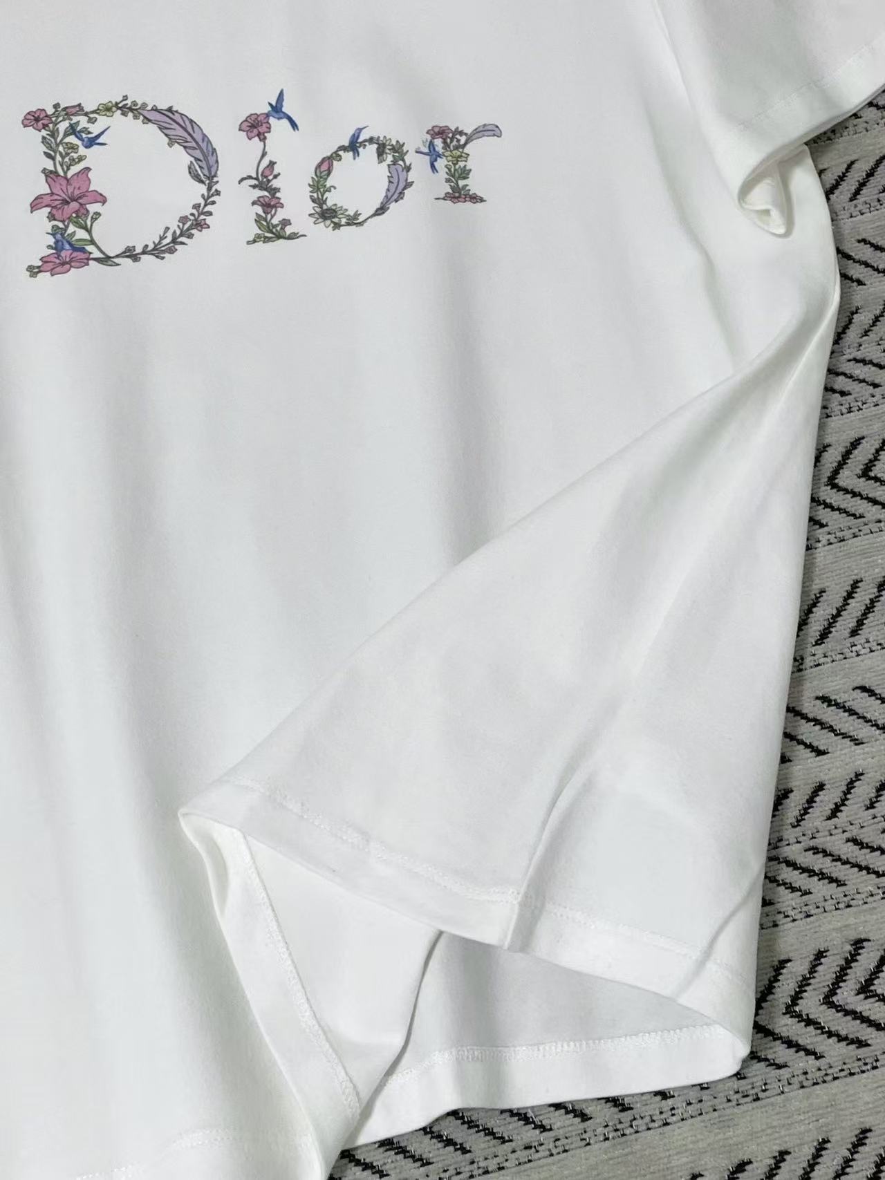 DIORロゴプリントTシャツ【50％割引+送料無料】