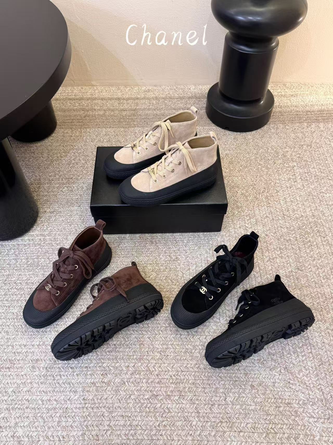 CHANEL ハイクオリティ レースアップバイカーブーツ【50％割引+送料無料】