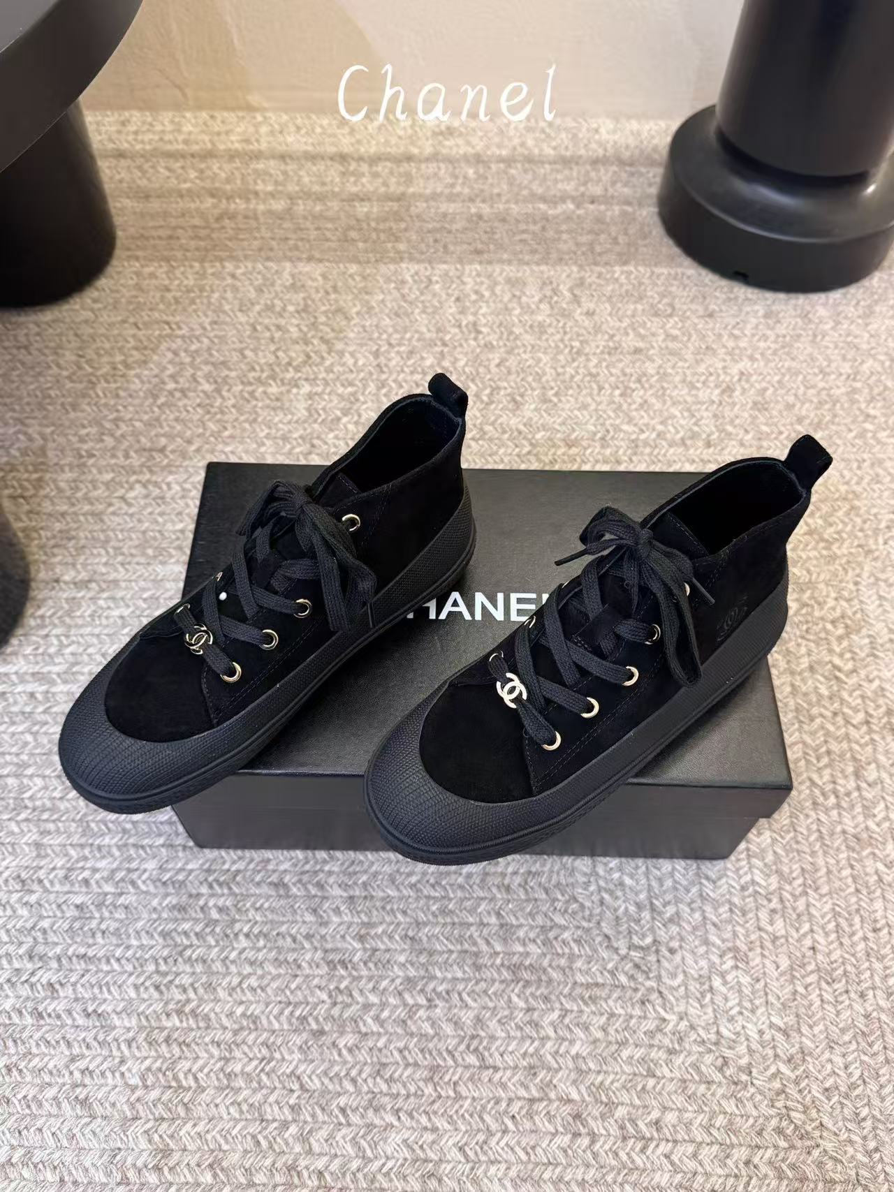 CHANEL ハイクオリティ レースアップバイカーブーツ【50％割引+送料無料】