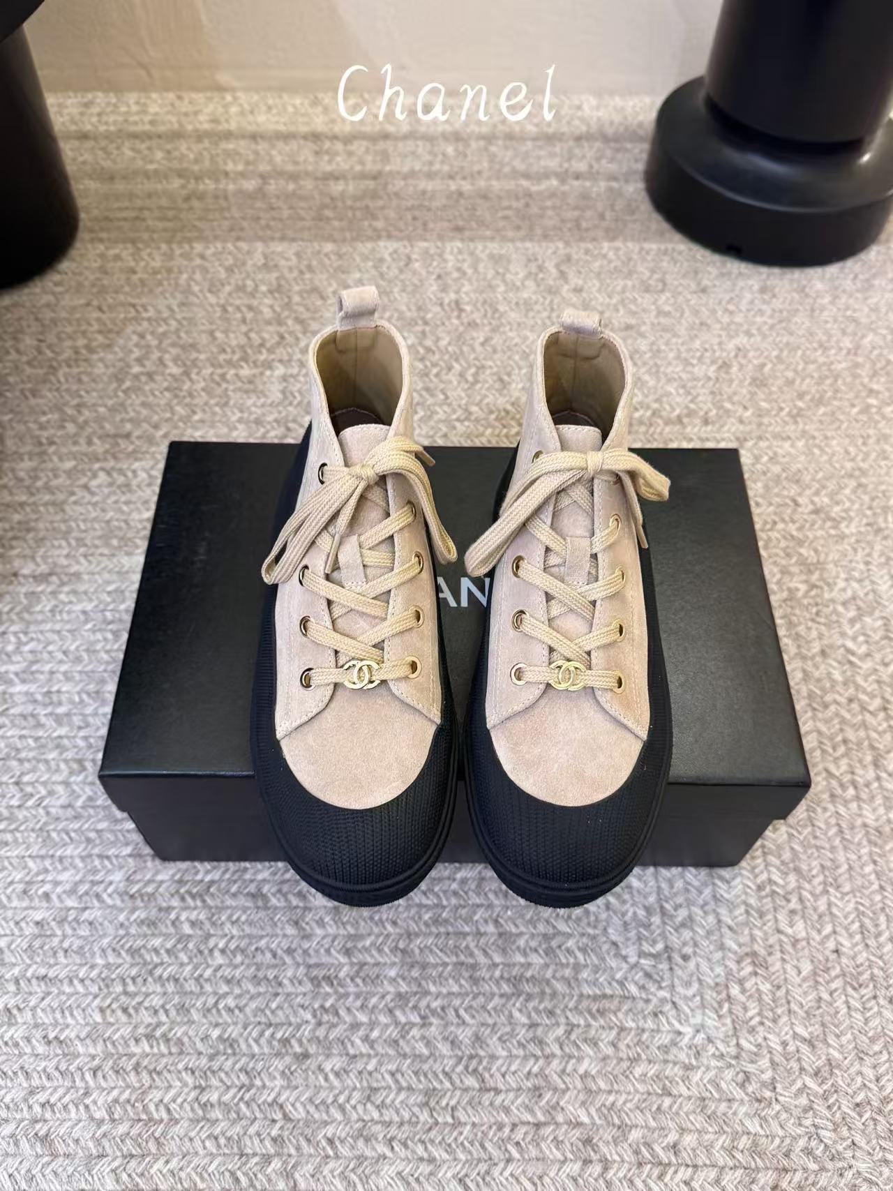 CHANEL ハイクオリティ レースアップバイカーブーツ【50％割引+送料無料】