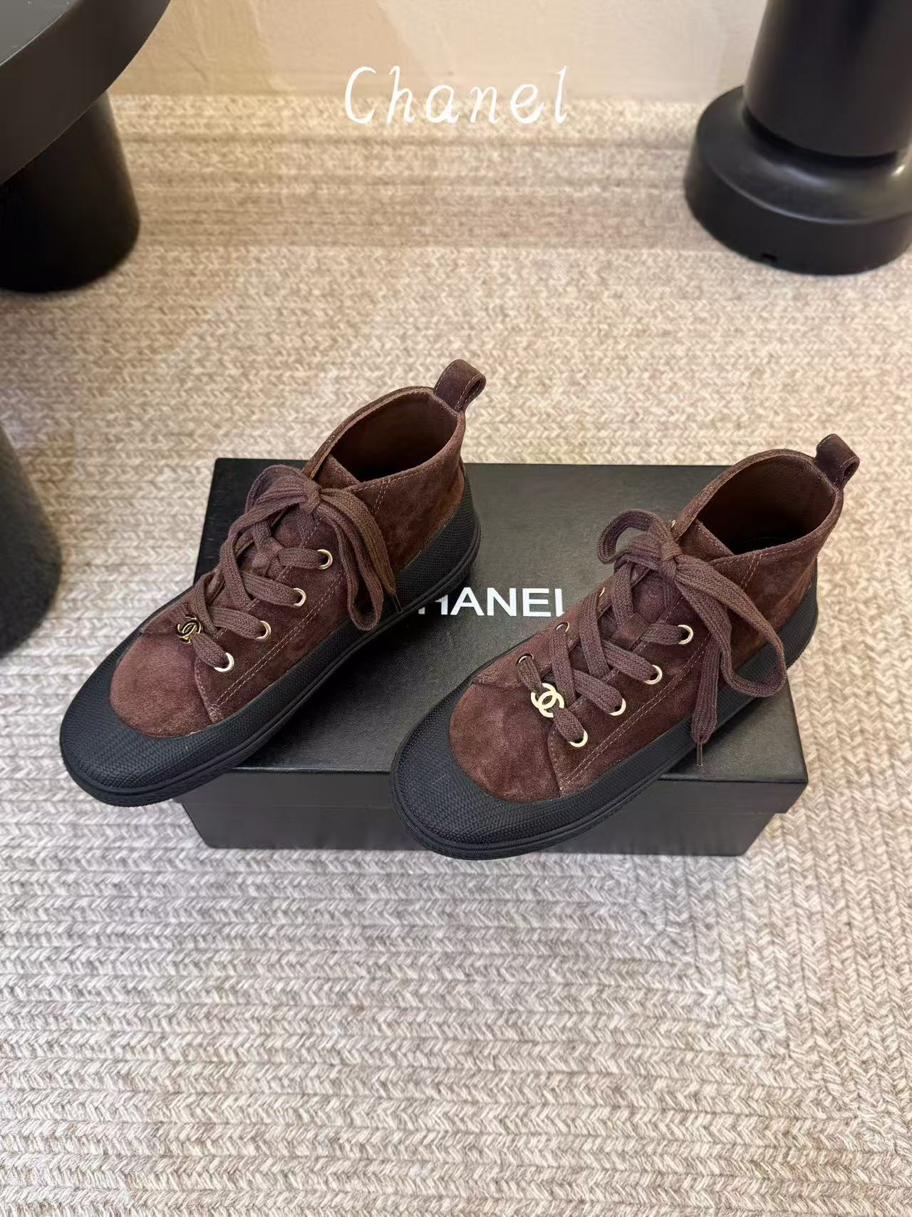 CHANEL ハイクオリティ レースアップバイカーブーツ【50％割引+送料無料】