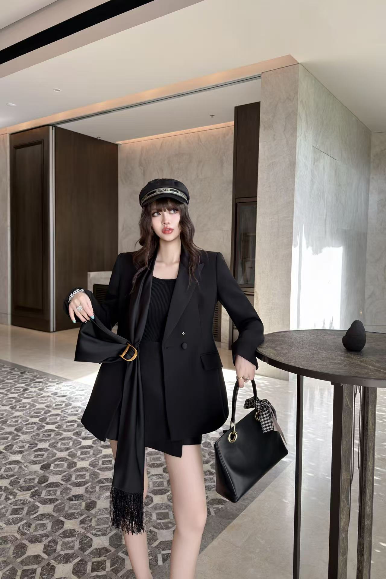 DIOR ゴールド金具・タッセル付きブレザー【50％割引+送料無料】