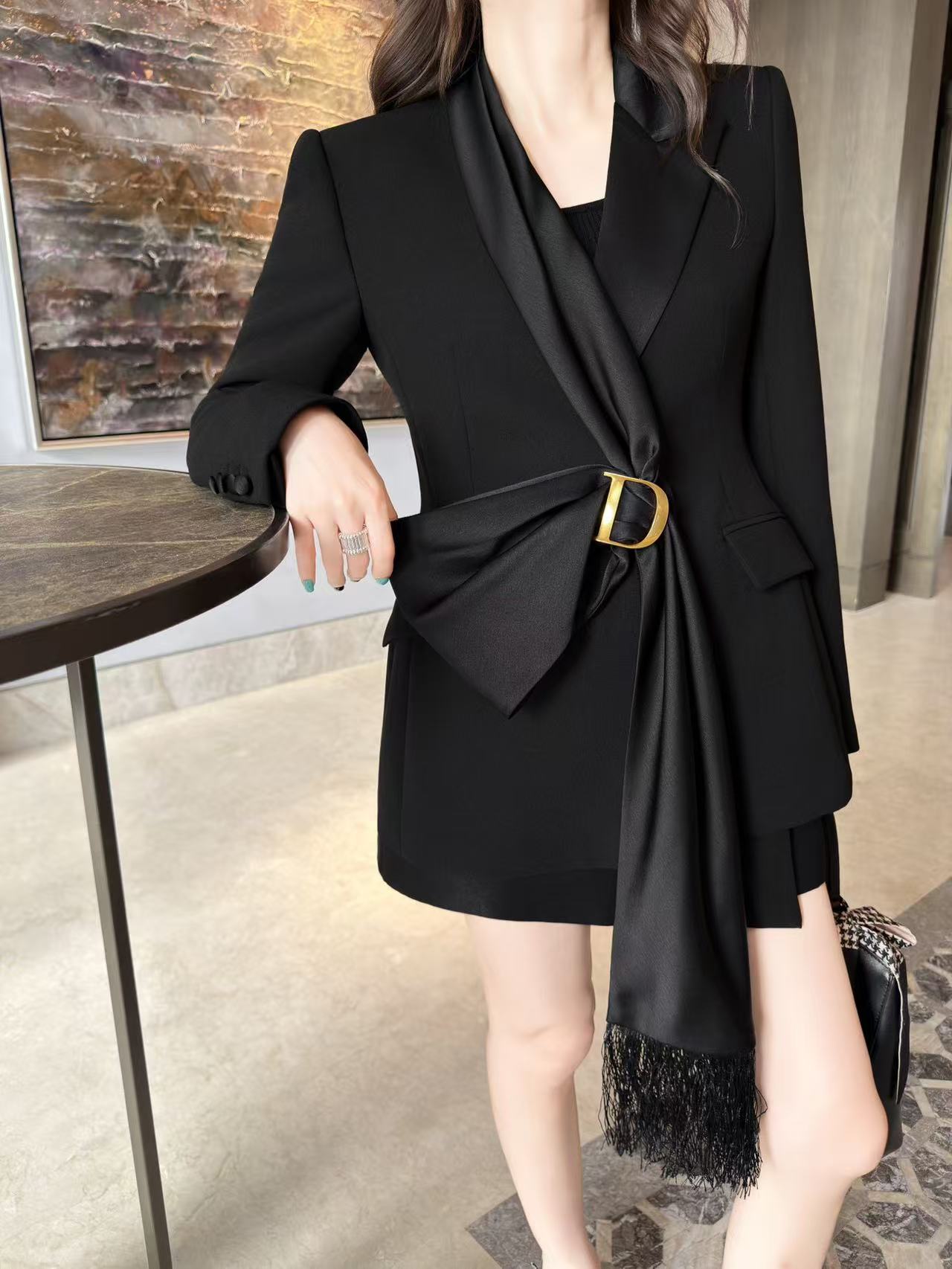 DIOR ゴールド金具・タッセル付きブレザー【50％割引+送料無料】