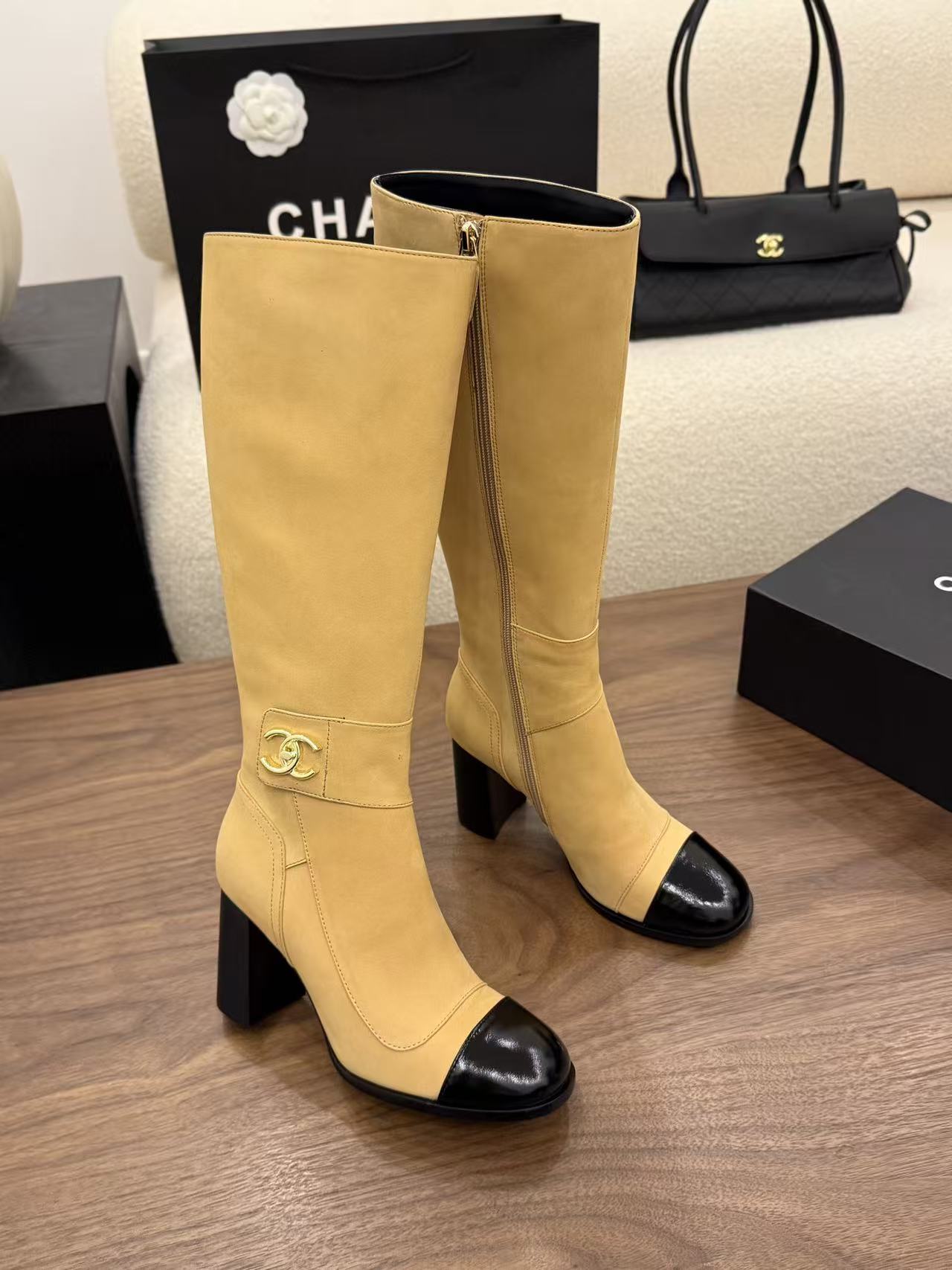 CHANEL ハイクオリティ・ダブルCロゴ入りハイヒールロングブーツ【50％割引+送料無料】