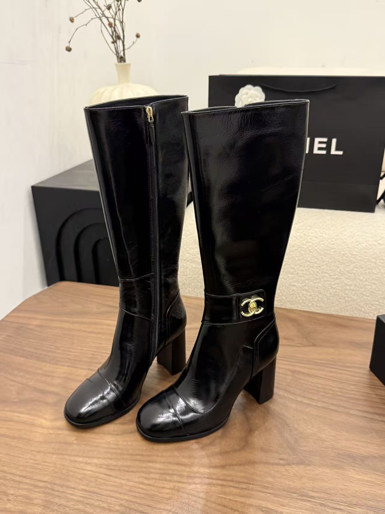 CHANEL ハイクオリティ・ダブルCロゴ入りハイヒールロングブーツ【50％割引+送料無料】