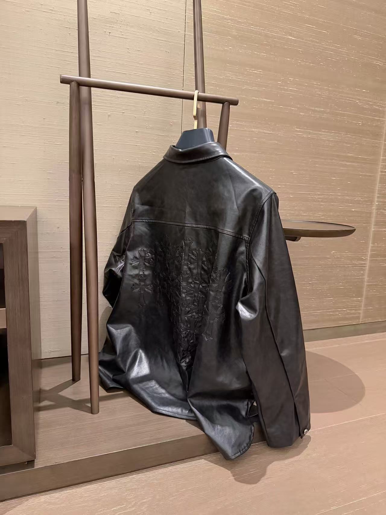 Chrome Hearts ボタン付きレザージャケット【50％割引+送料無料】
