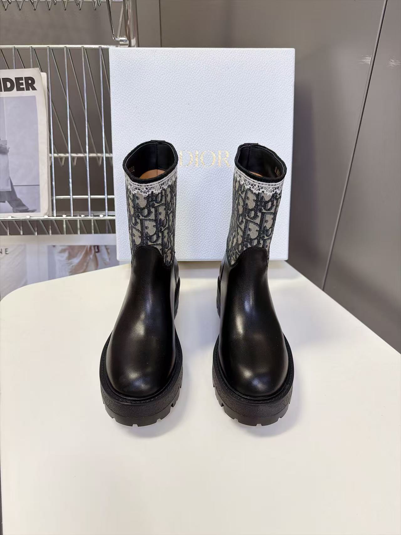 DIOR 高品質レーストリム・カーフレザーショートブーツ【50％割引+送料無料】