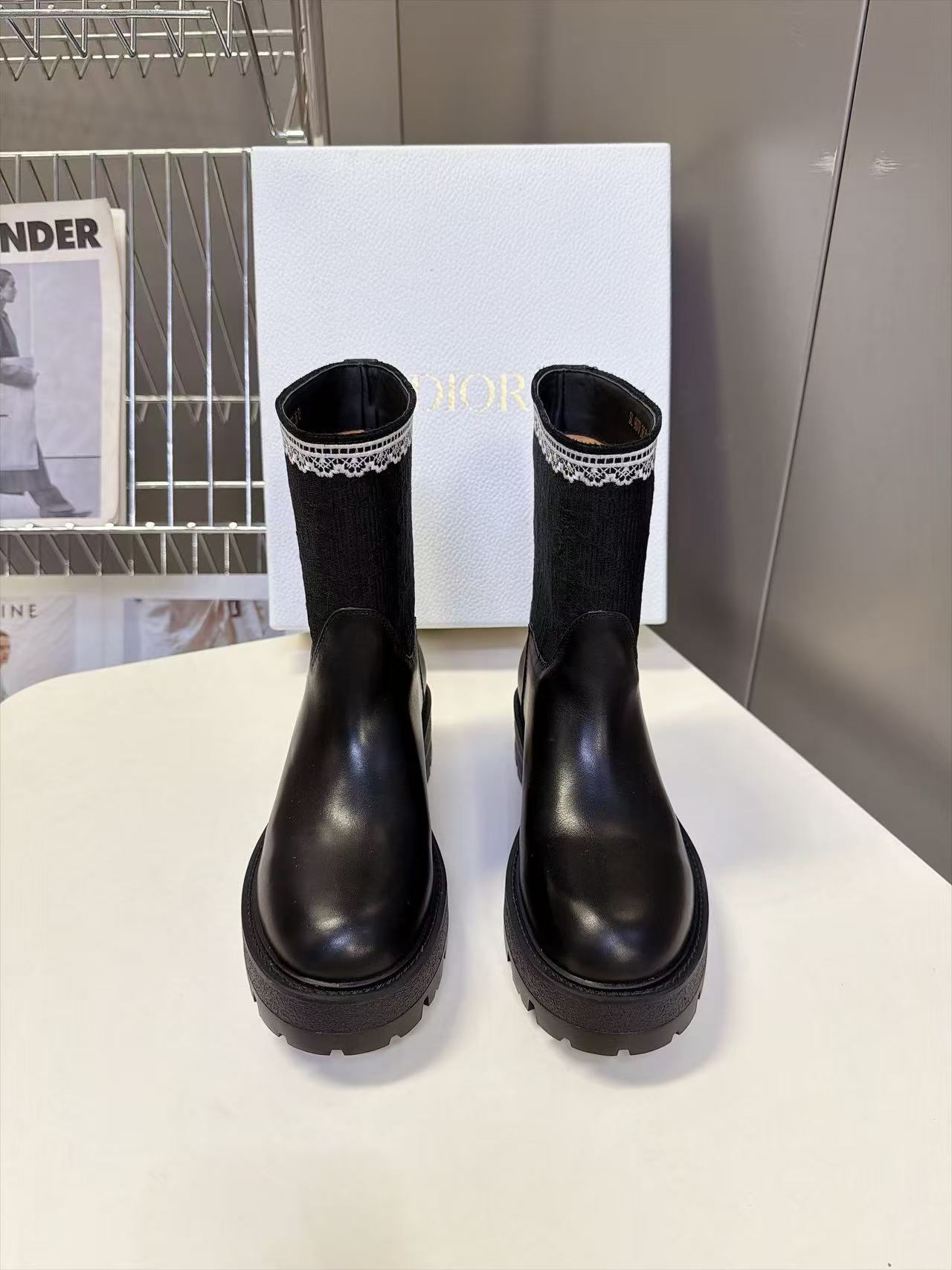 DIOR 高品質レーストリム・カーフレザーショートブーツ【50％割引+送料無料】
