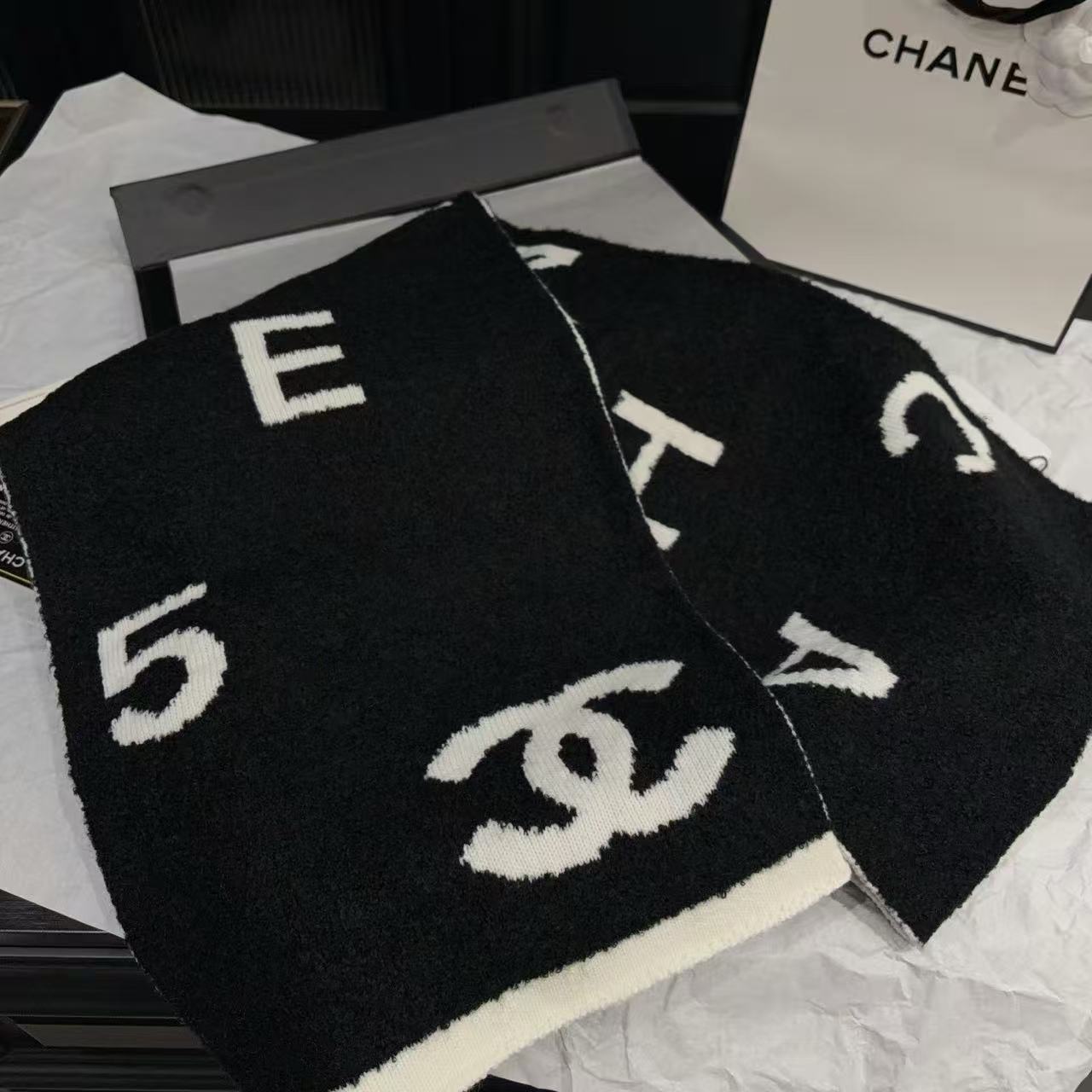 CHANE1 ダブルC文字カシミヤスカーフ【50％割引+送料無料】