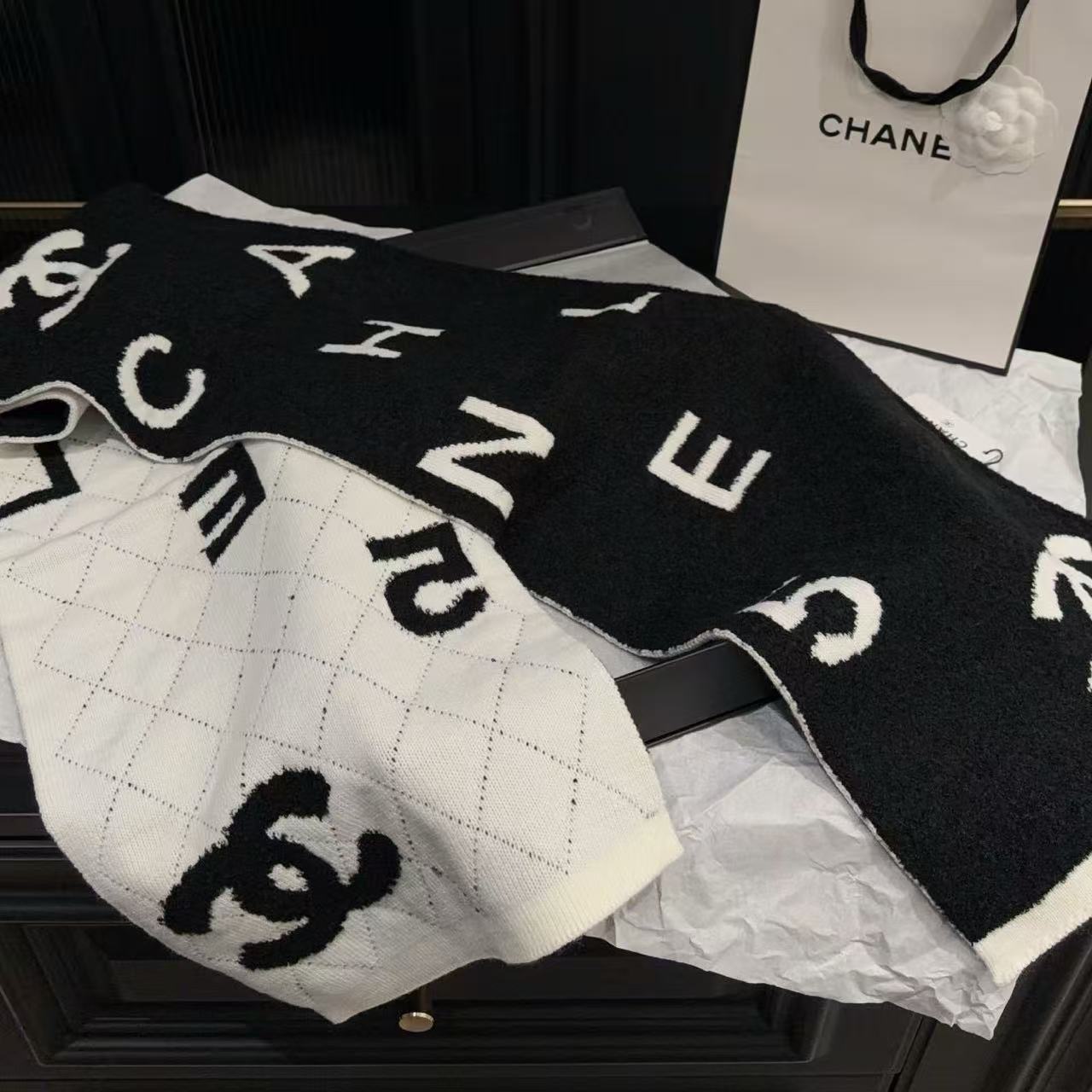 CHANE1 ダブルC文字カシミヤスカーフ【50％割引+送料無料】