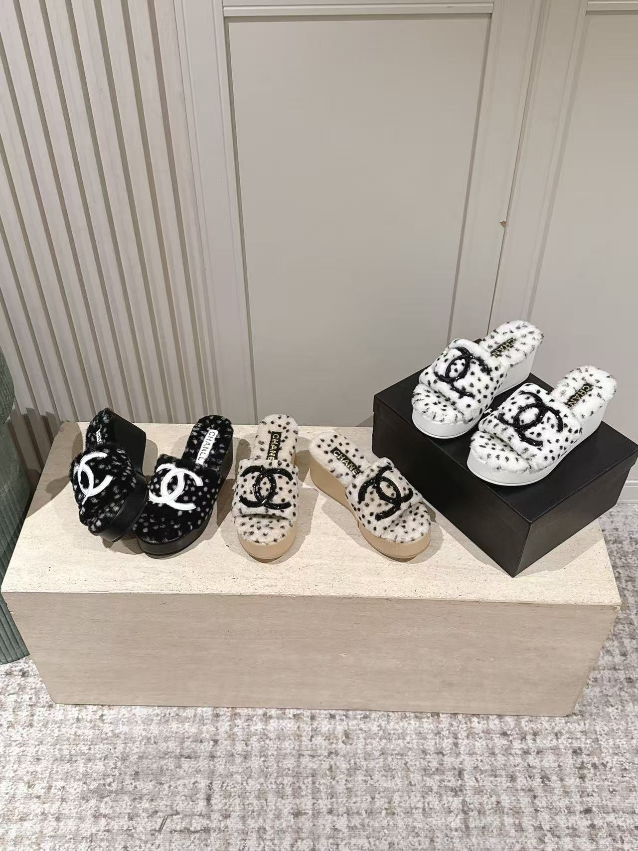 CHANEL ハイクオリティ・ダブルC ドット柄ウール厚底スリッパ【50％割引+送料無料】
