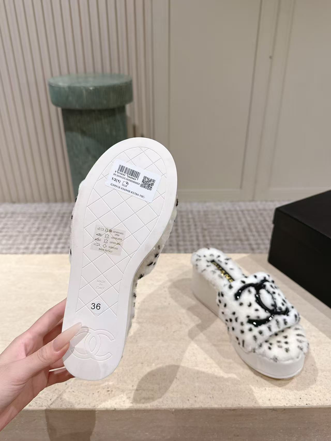 CHANEL ハイクオリティ・ダブルC ドット柄ウール厚底スリッパ【50％割引+送料無料】