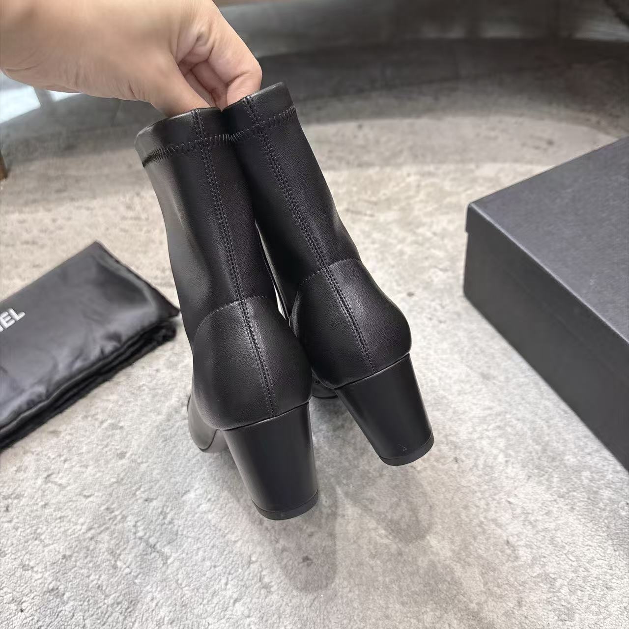 CHANE1 高品質ダブルC ツートーンラムスキンアンクルブーツ【50％割引+送料無料】