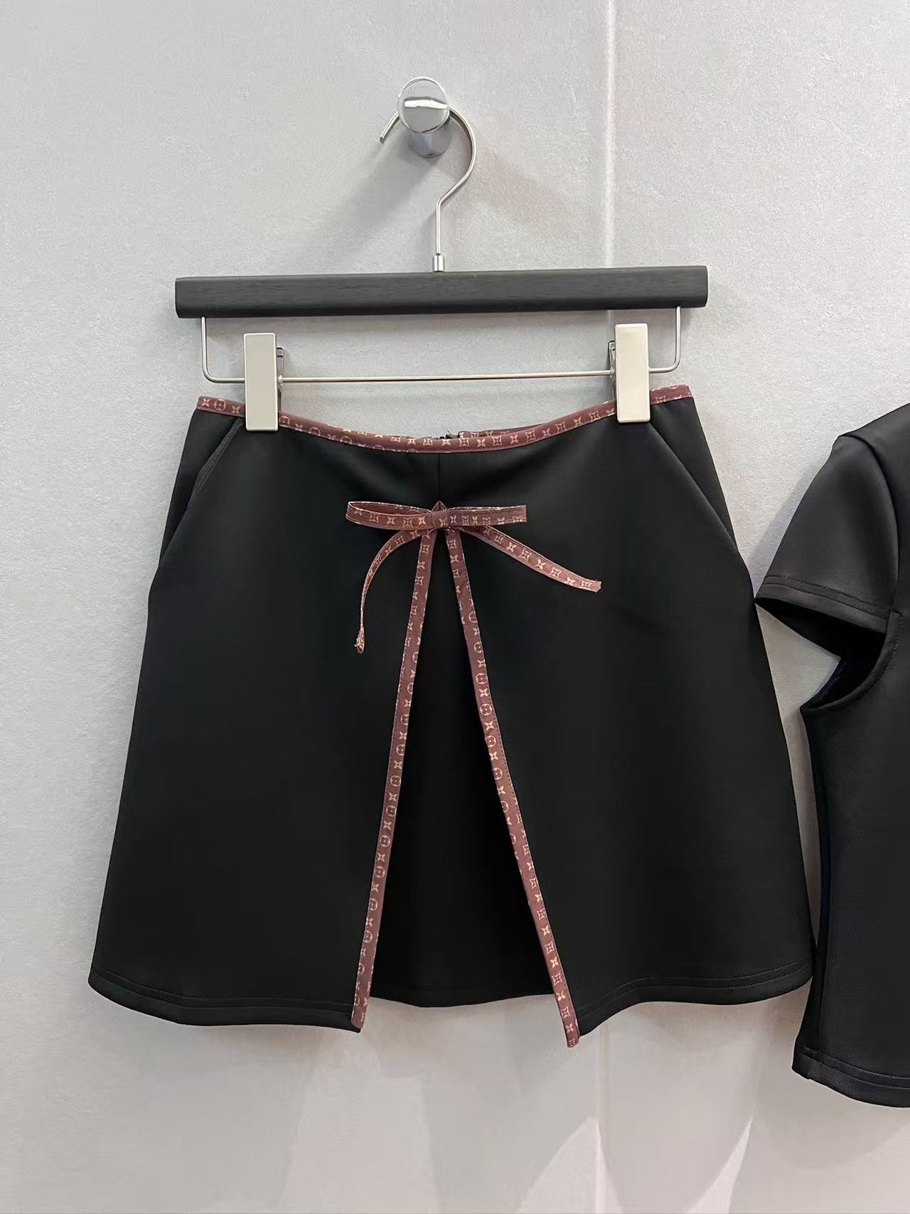 LV クロップドトップス＆スカート セットアップ【50％割引+送料無料】