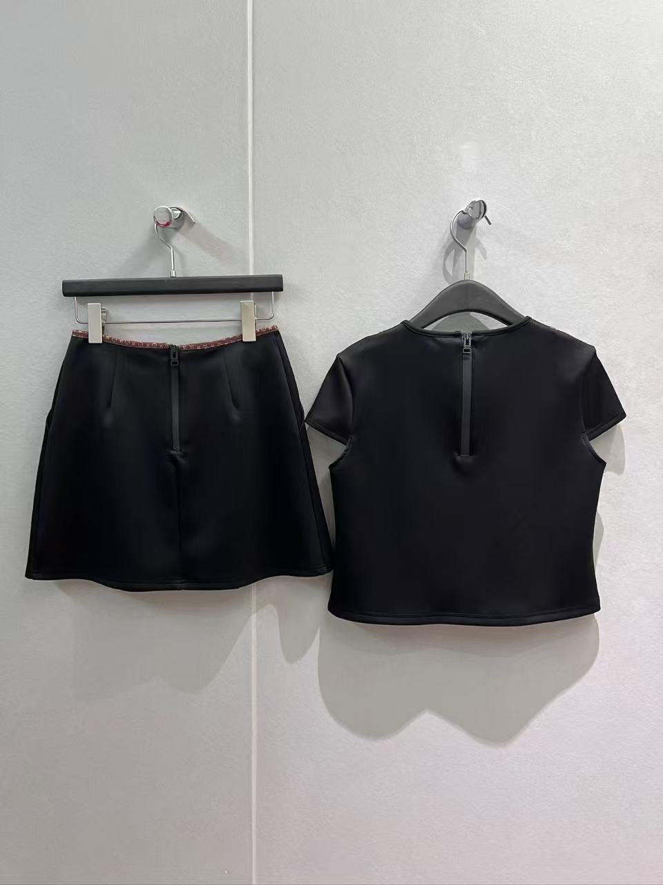 LV クロップドトップス＆スカート セットアップ【50％割引+送料無料】