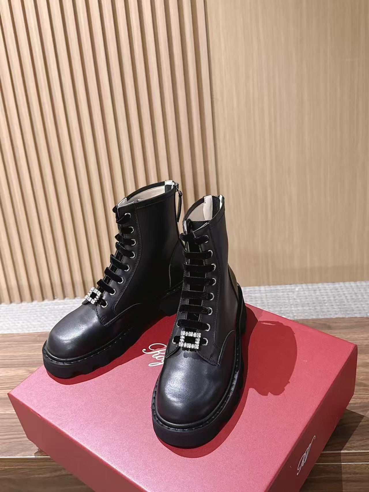 R0GER VIVIE400高品質シープスキン・レースアップショートブーツ【50％割引+送料無料】