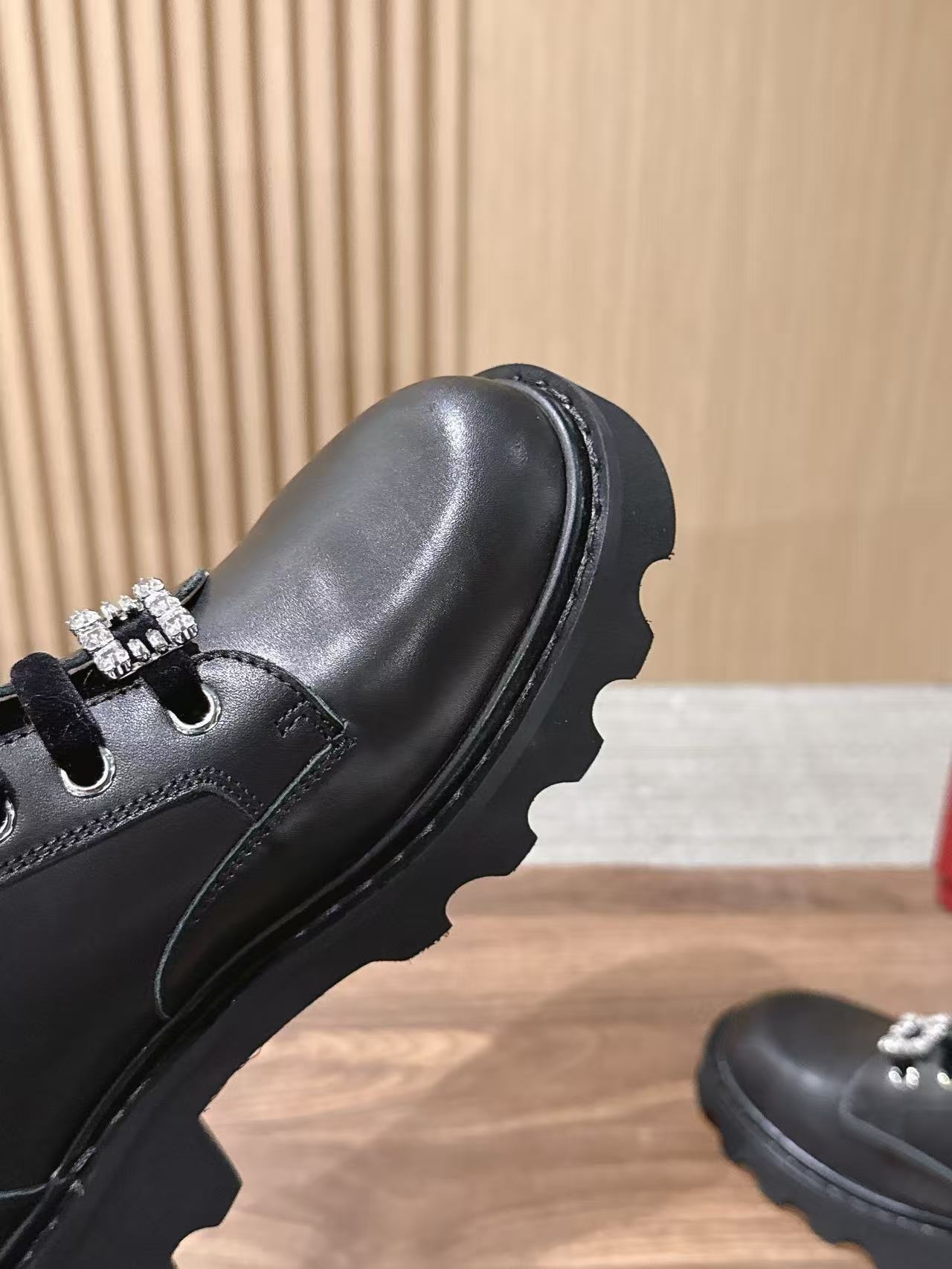 R0GER VIVIE400高品質シープスキン・レースアップショートブーツ【50％割引+送料無料】
