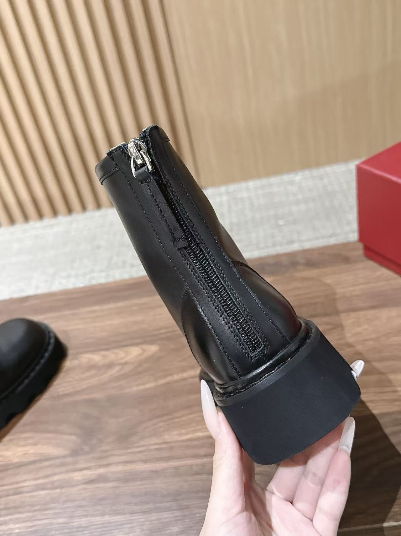 R0GER VIVIE400高品質シープスキン・レースアップショートブーツ【50％割引+送料無料】