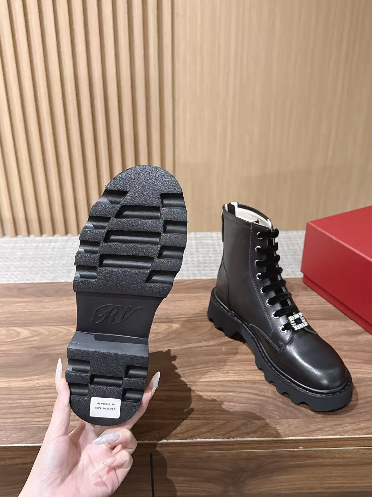 R0GER VIVIE400高品質シープスキン・レースアップショートブーツ【50％割引+送料無料】