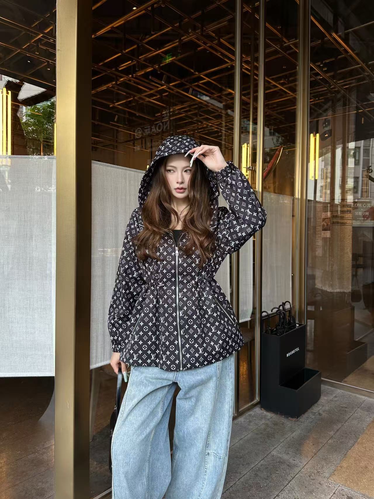 LV ハイクオリティ・プリント・フード付きジャケット【50％割引+送料無料】