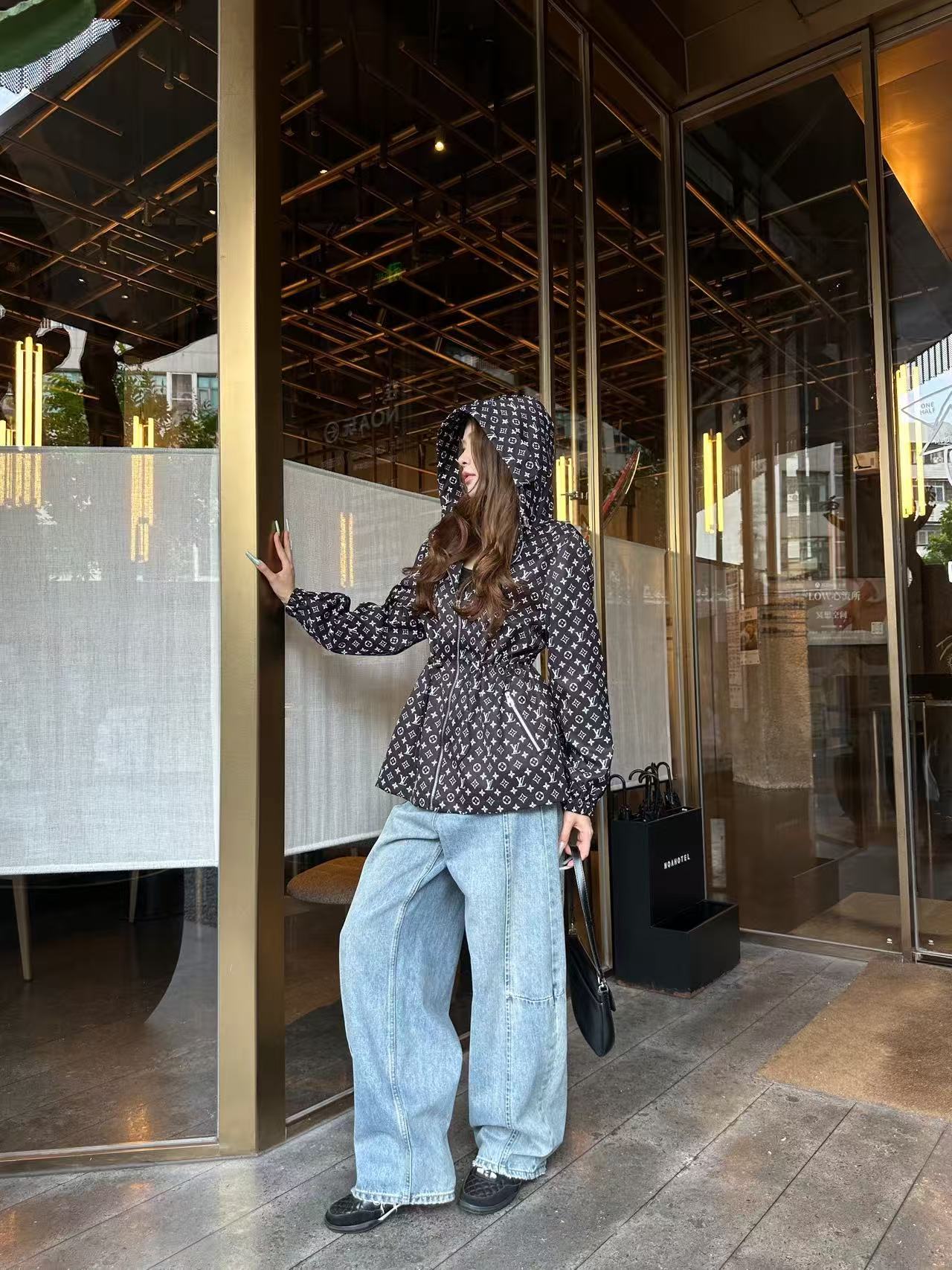 LV ハイクオリティ・プリント・フード付きジャケット【50％割引+送料無料】