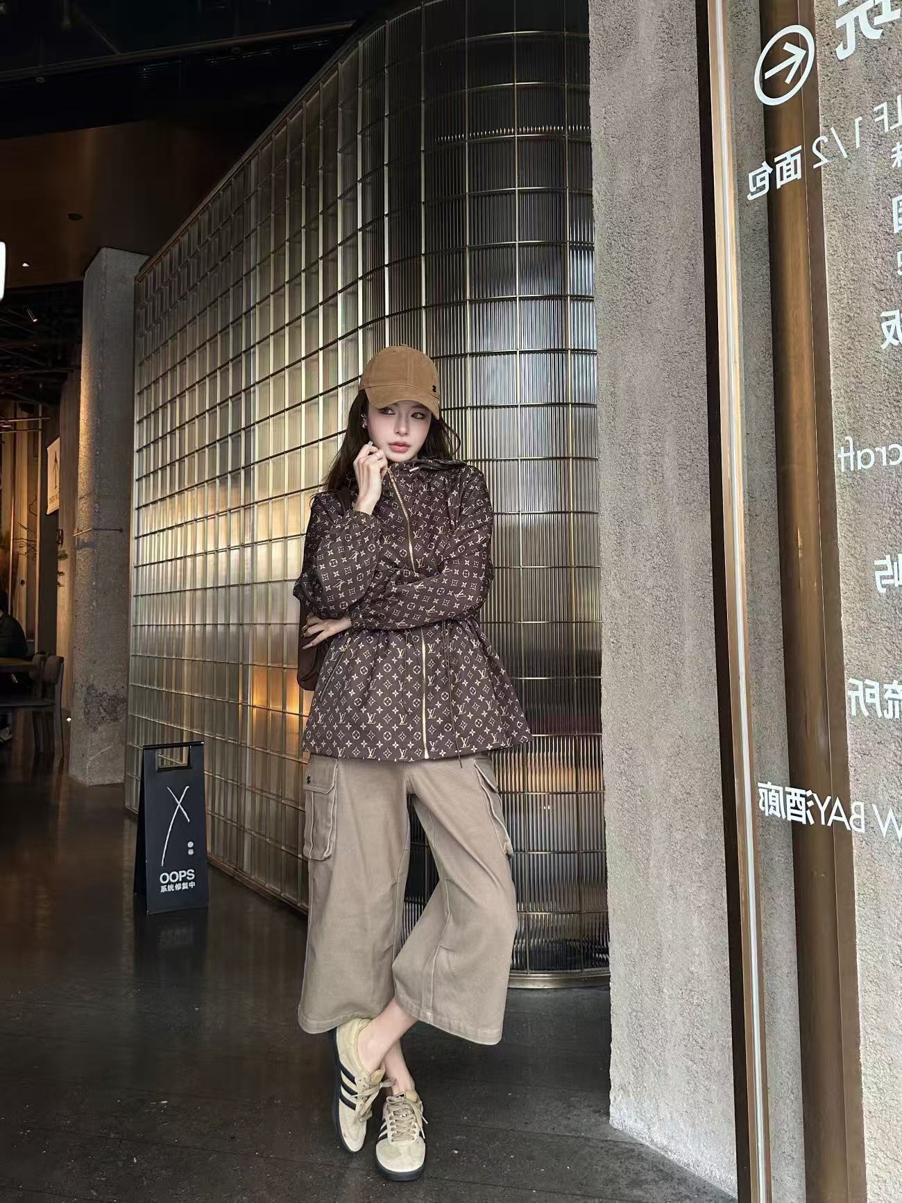 LV ハイクオリティ・プリント・フード付きジャケット【50％割引+送料無料】