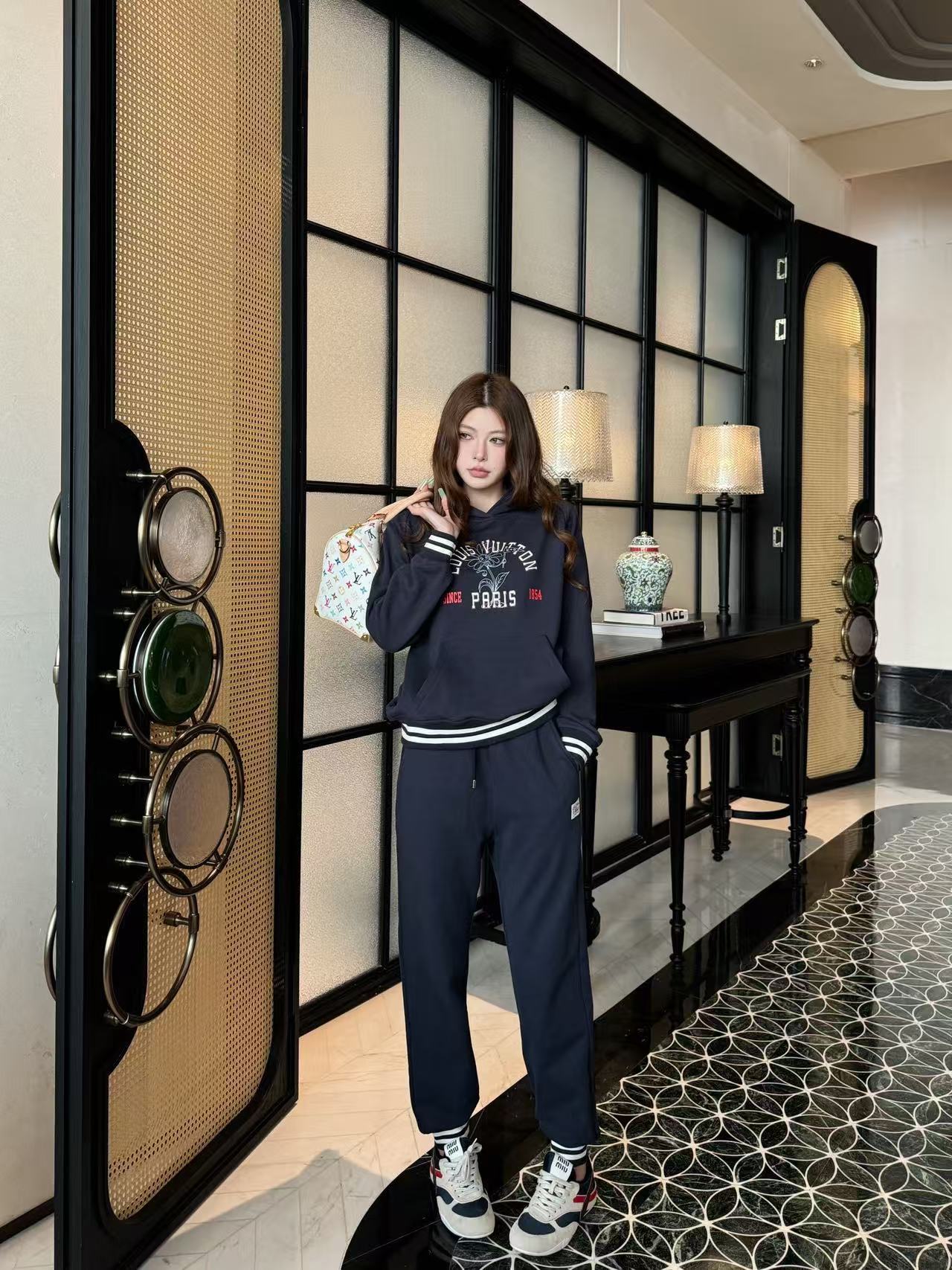 LV フード付き刺繍スウェット＆パンツ セットアップ【50％割引+送料無料】