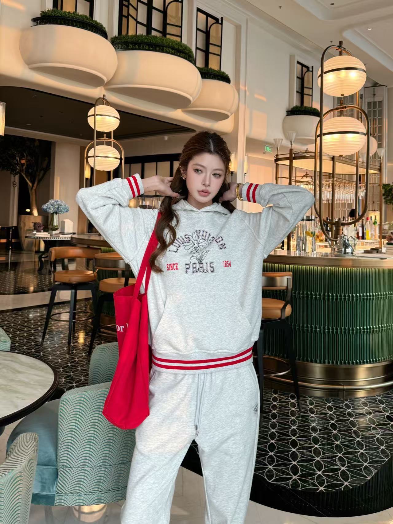LV フード付き刺繍スウェット＆パンツ セットアップ【50％割引+送料無料】