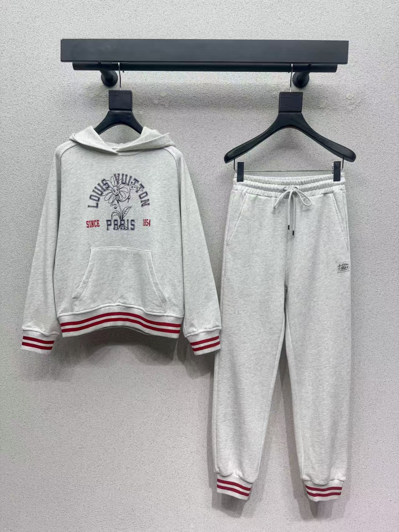 LV フード付き刺繍スウェット＆パンツ セットアップ【50％割引+送料無料】