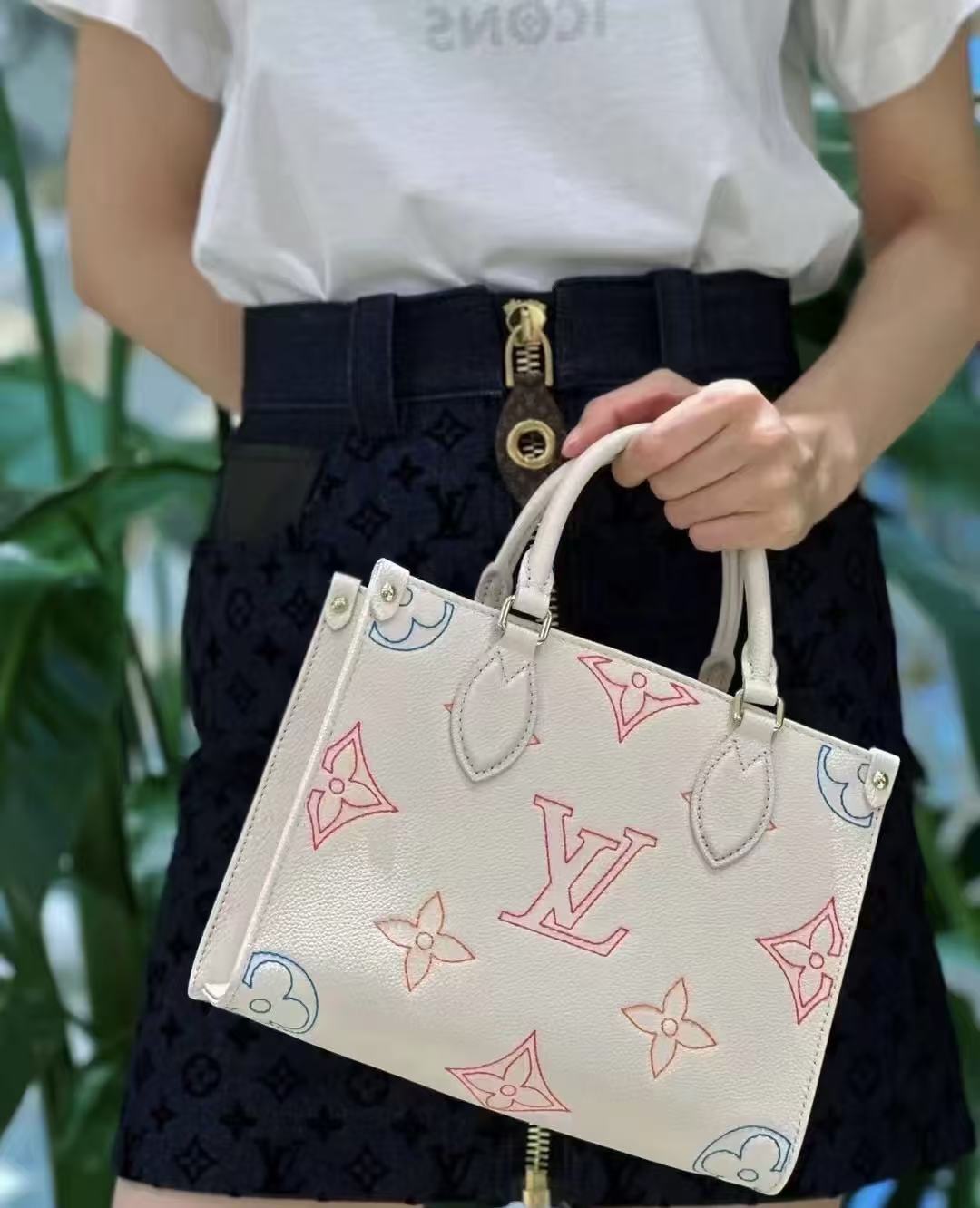LV onthegoトートバッグ【50％割引+送料無料】