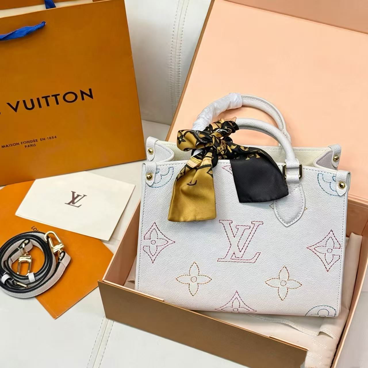 LV onthegoトートバッグ【50％割引+送料無料】