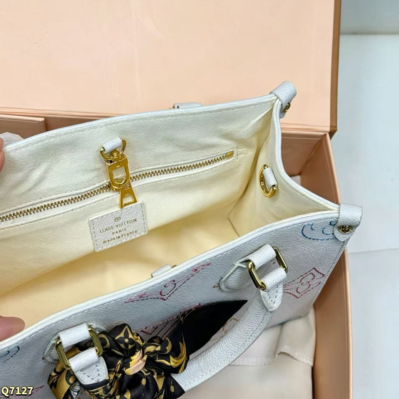 LV onthegoトートバッグ【50％割引+送料無料】