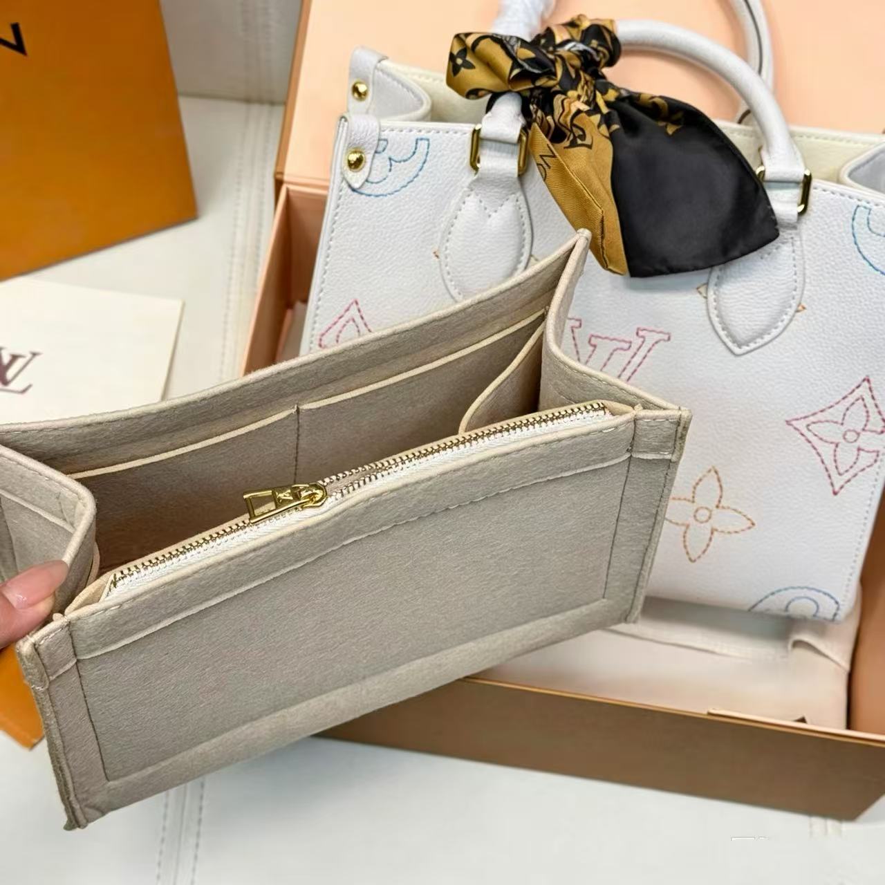 LV onthegoトートバッグ【50％割引+送料無料】