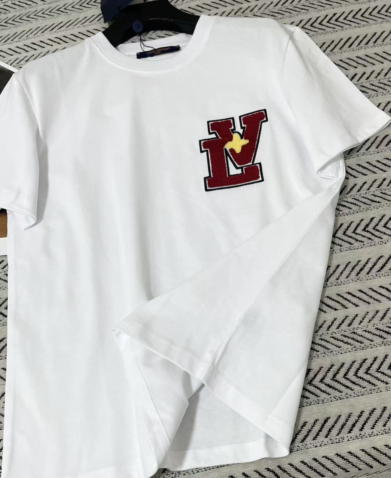 LV シンプルロゴTシャツ【50％割引+送料無料】