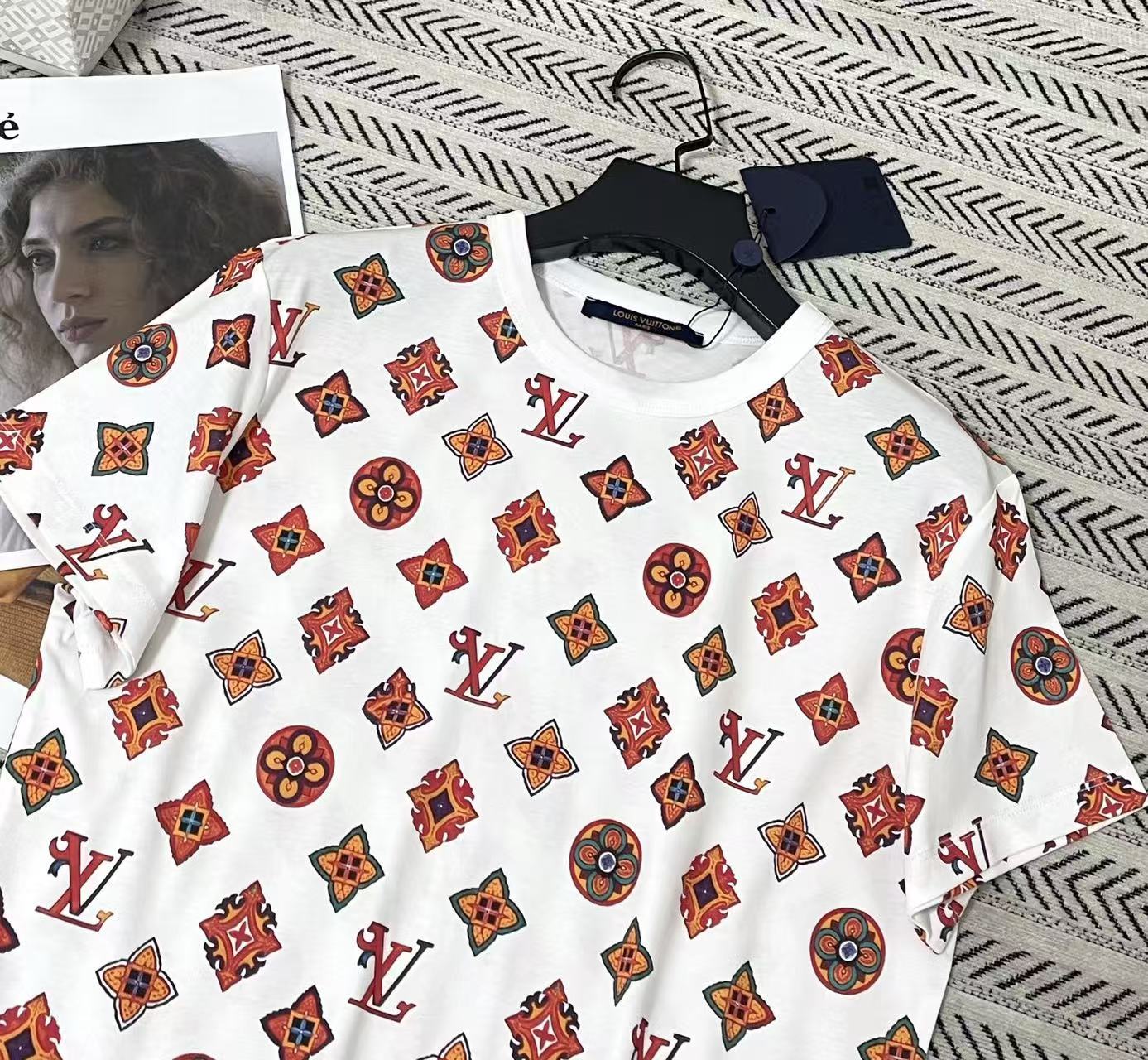 LV クローバー柄Tシャツ【50％割引+送料無料】