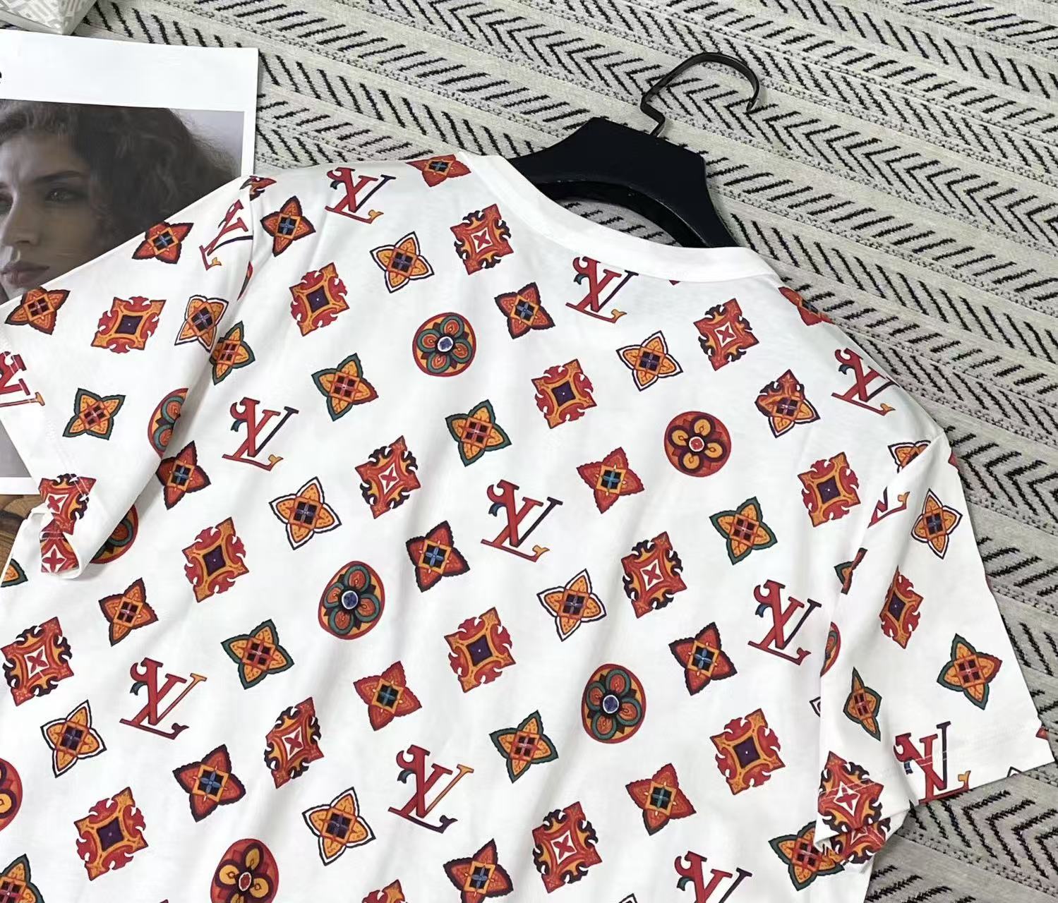 LV クローバー柄Tシャツ【50％割引+送料無料】
