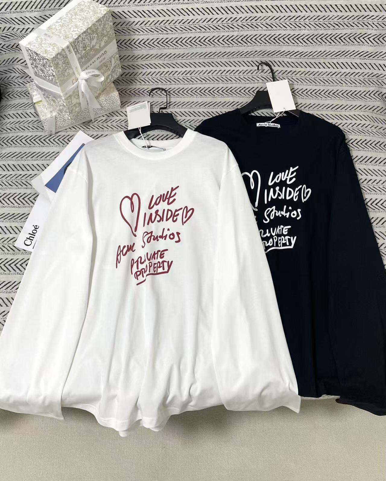 LVロゴ入り長袖Tシャツ【50％割引+送料無料】