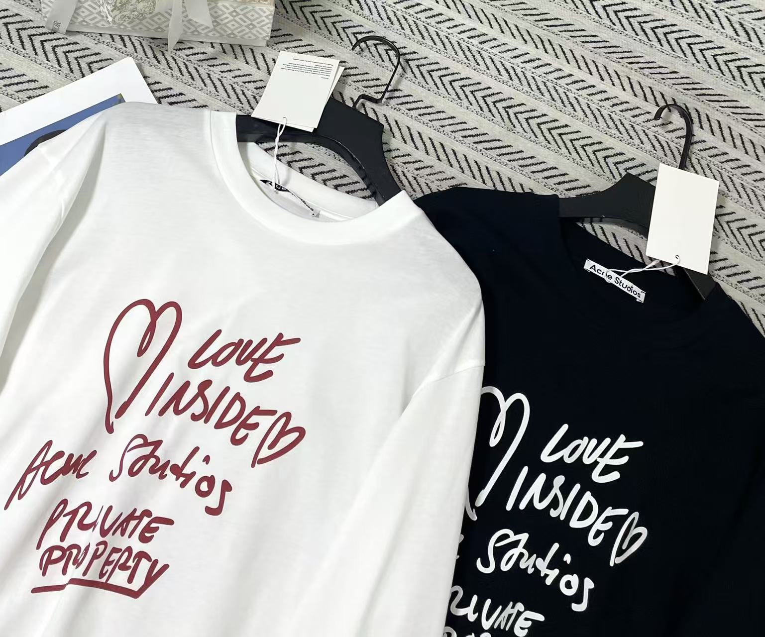 LVロゴ入り長袖Tシャツ【50％割引+送料無料】