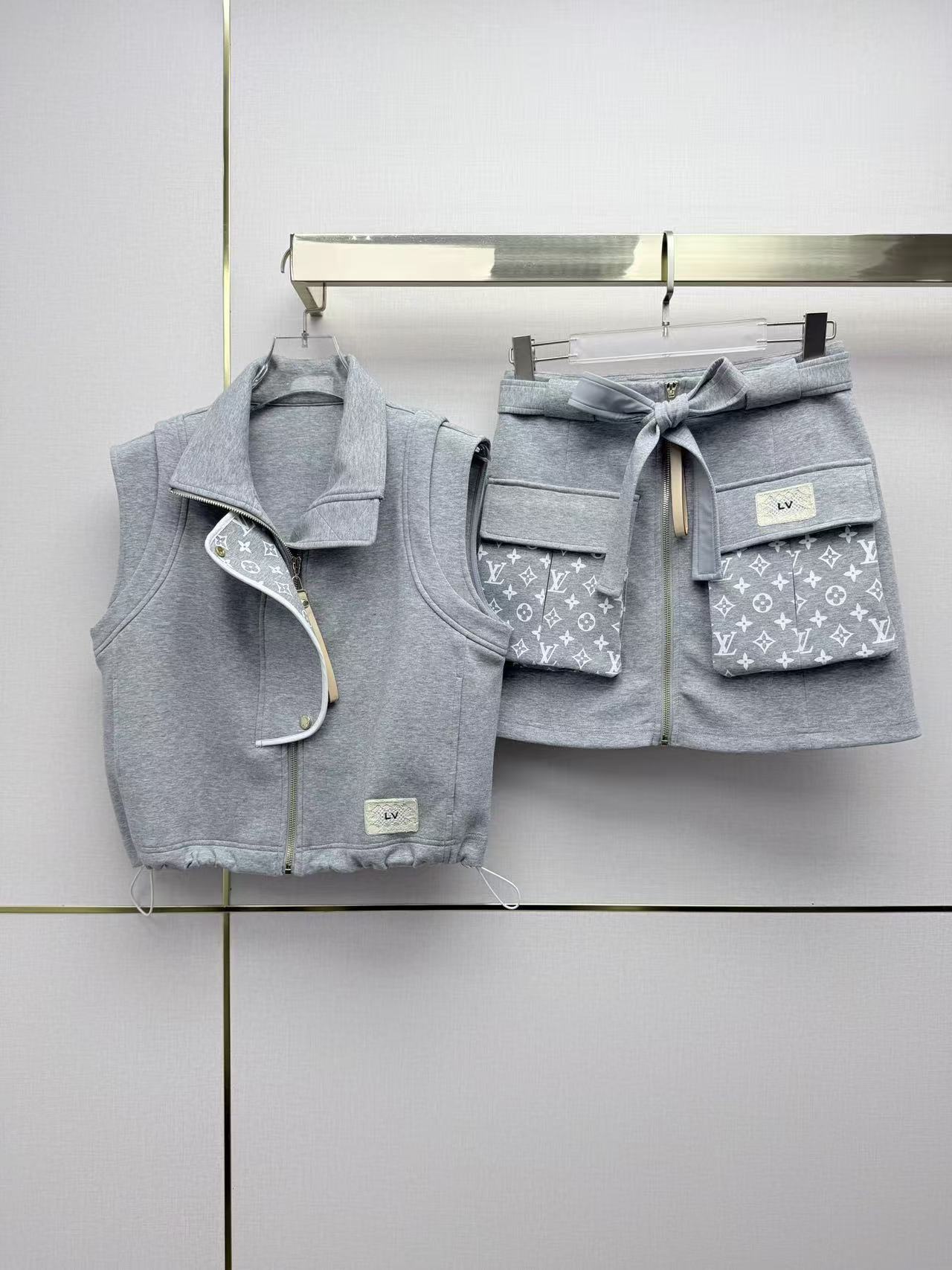 LV ジップアップベスト＆スカート セットアップ【50％割引+送料無料】