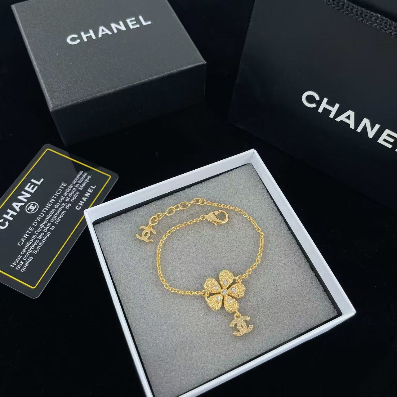 CHANEL ダブルC・ダイヤモンド・フラワーブレスレット【50％割引+送料無料】
