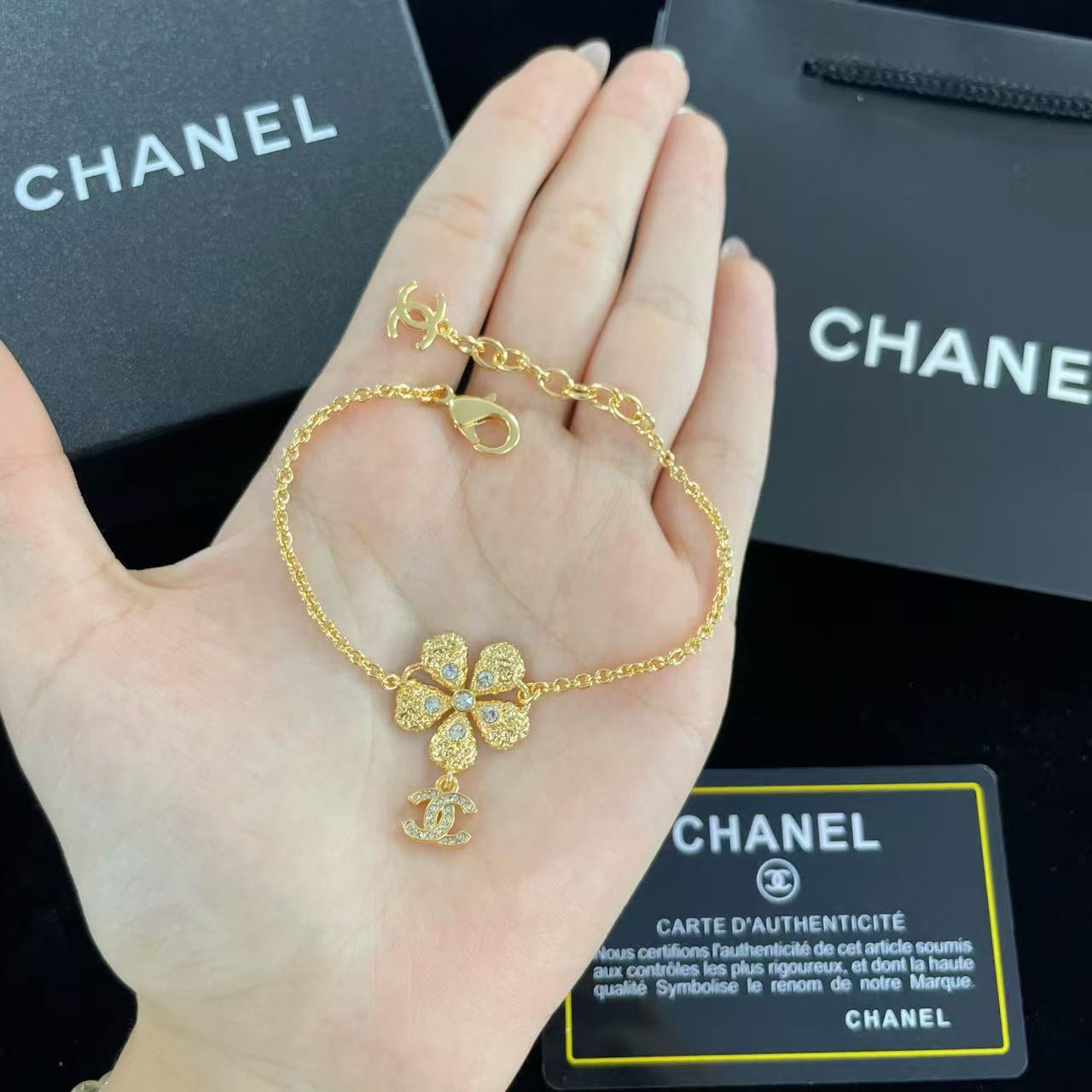 CHANEL ダブルC・ダイヤモンド・フラワーブレスレット【50％割引+送料無料】