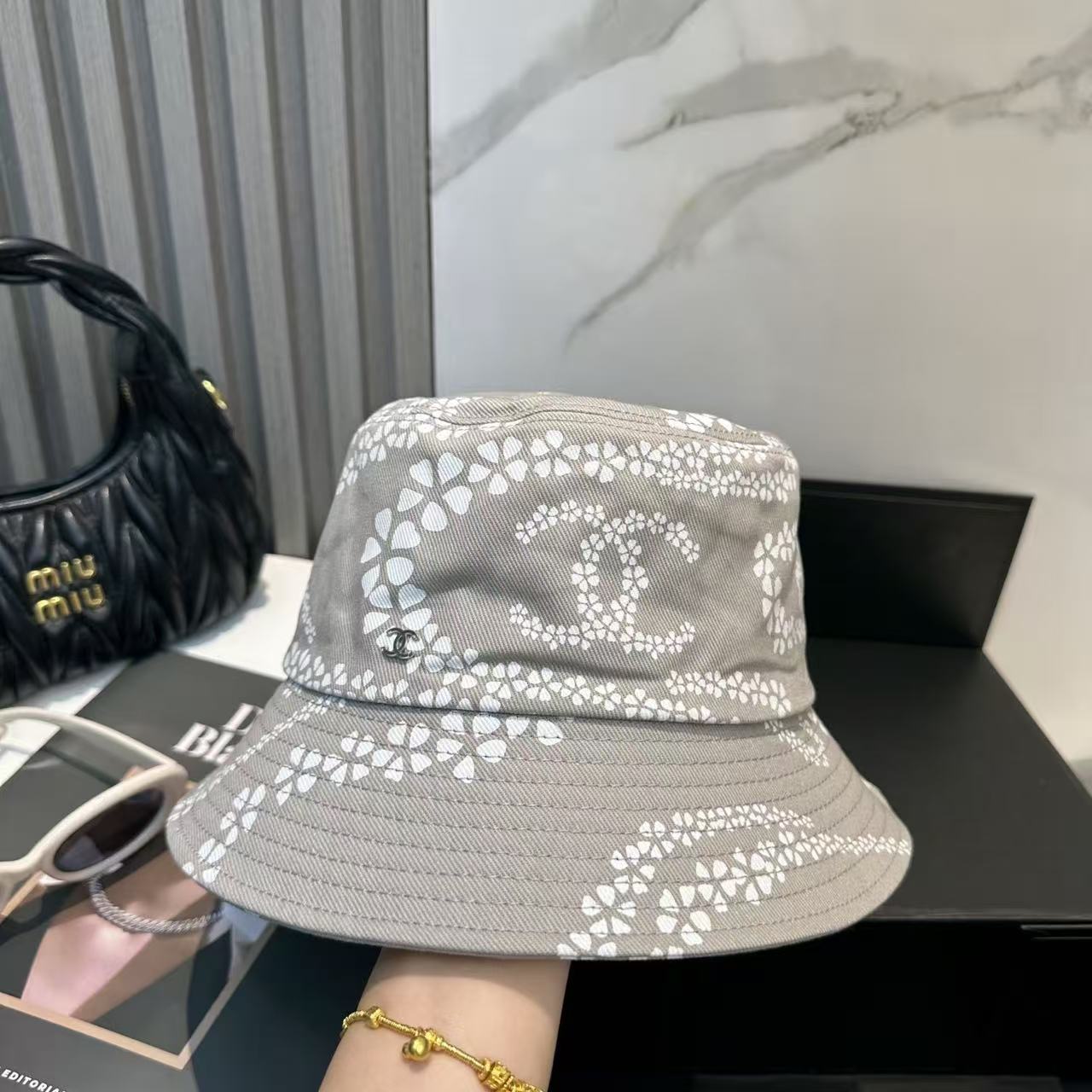 CHANEL ダブルCプリント フィッシャーマンハット【50％割引+送料無料】