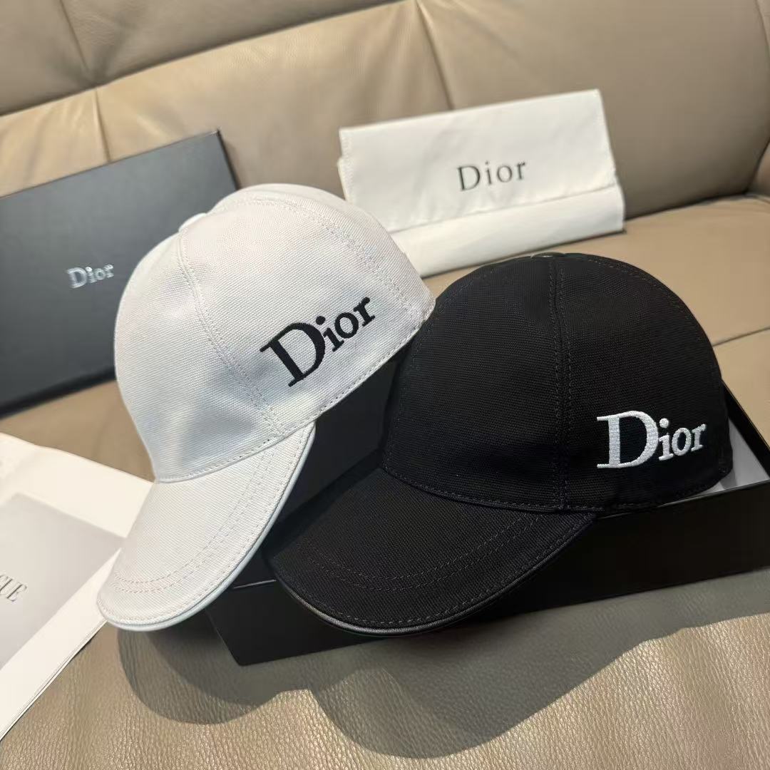 DIOR 刺繍ロゴ入りベースボールキャップ【50％割引+送料無料】